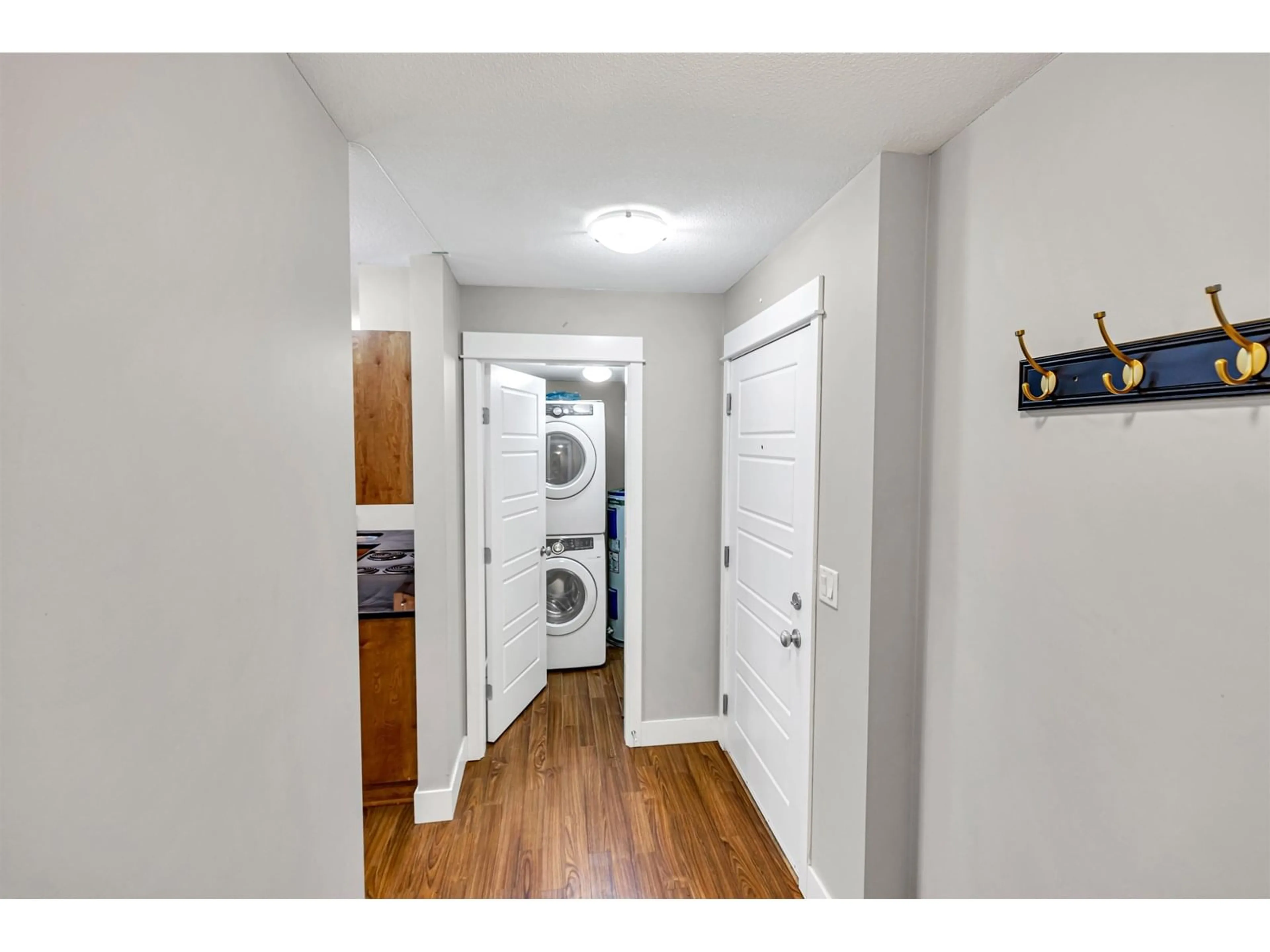 Indoor entryway for 324 - 30525 CARDINAL, Abbotsford British Columbia V2T0A8