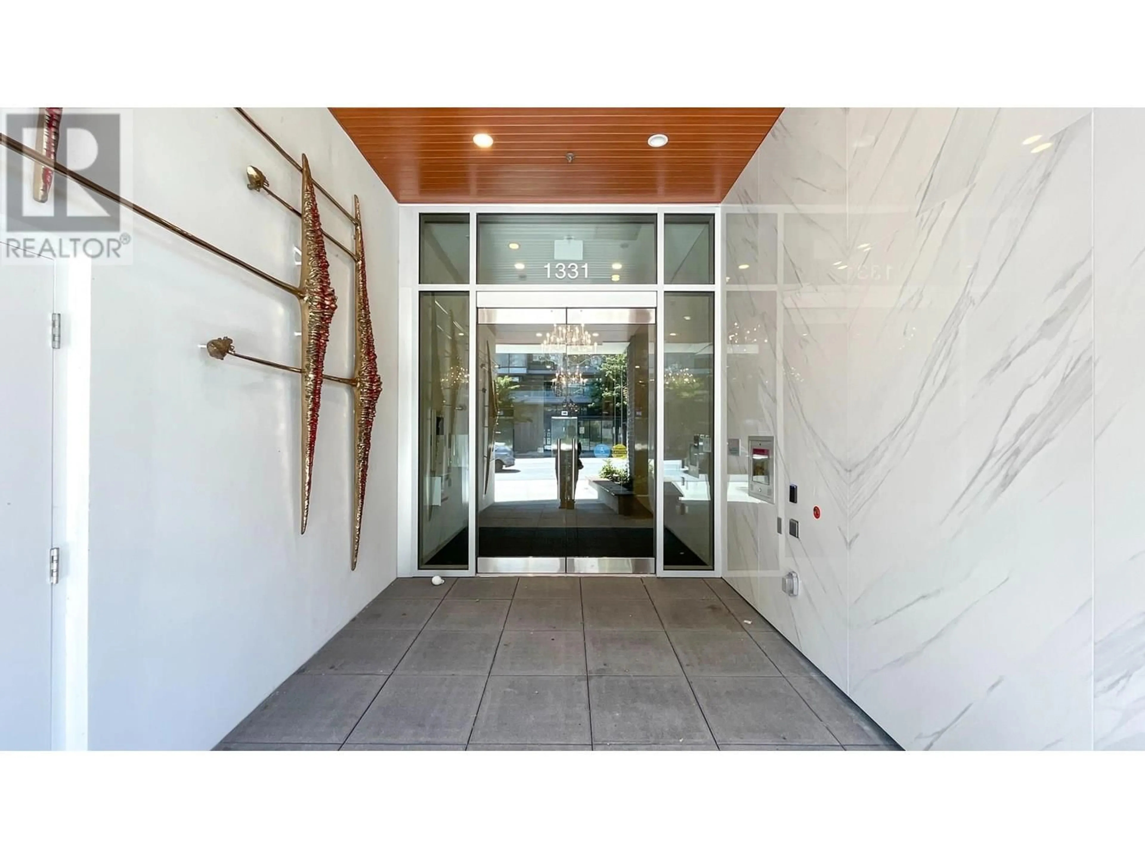 Indoor foyer for 306 - 1331 MARINE DRIVE, West Vancouver British Columbia V7T1B6