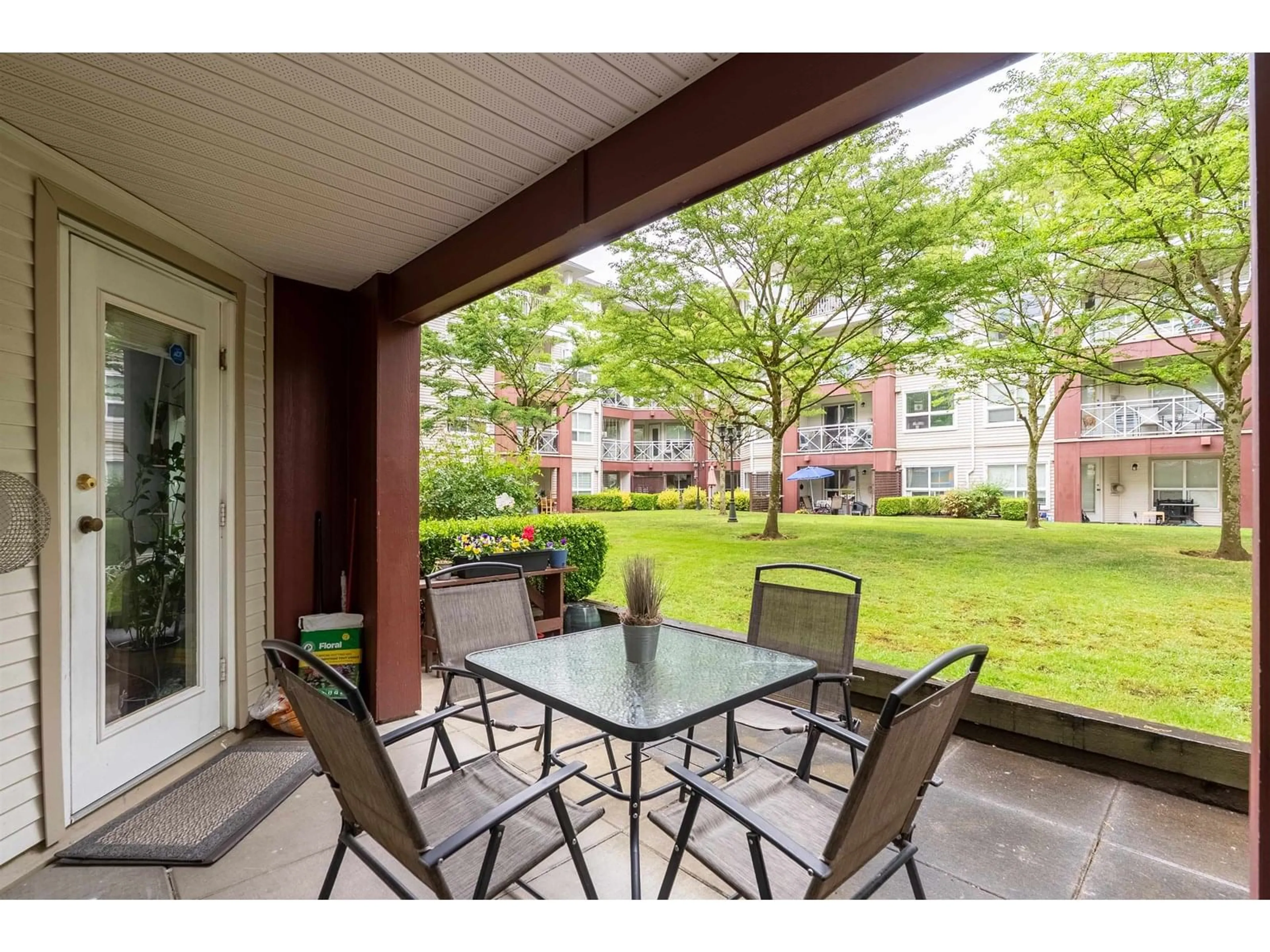 Patio, water/lake/river/ocean view for 128 - 8068 120A, Surrey British Columbia V3W3P3