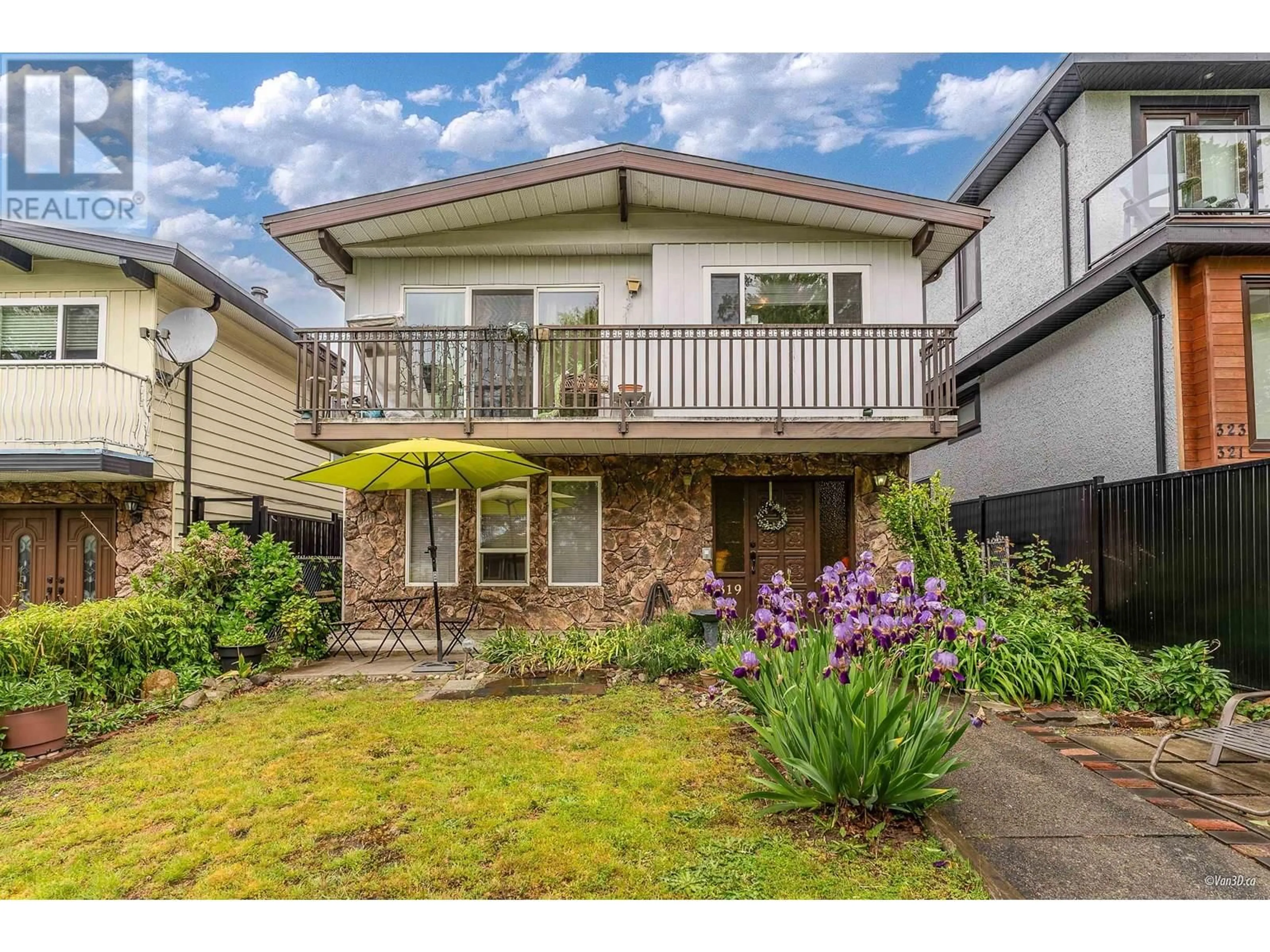 Home with vinyl exterior material, street for 319 64TH AVENUE, Vancouver British Columbia V5X2M8