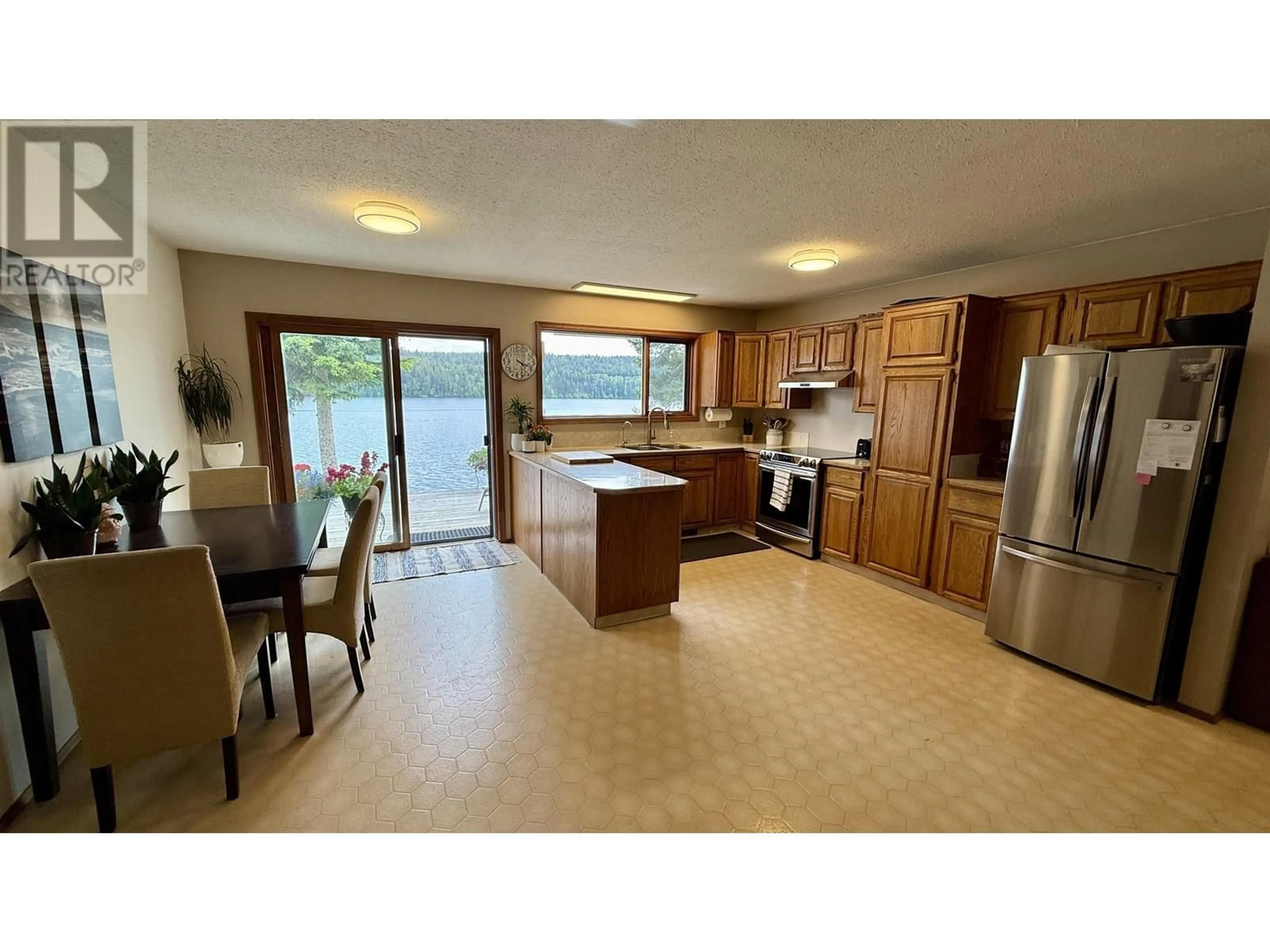 Open concept kitchen, unknown for 5716 MEADE ROAD, Lac La Hache British Columbia V0K1M0