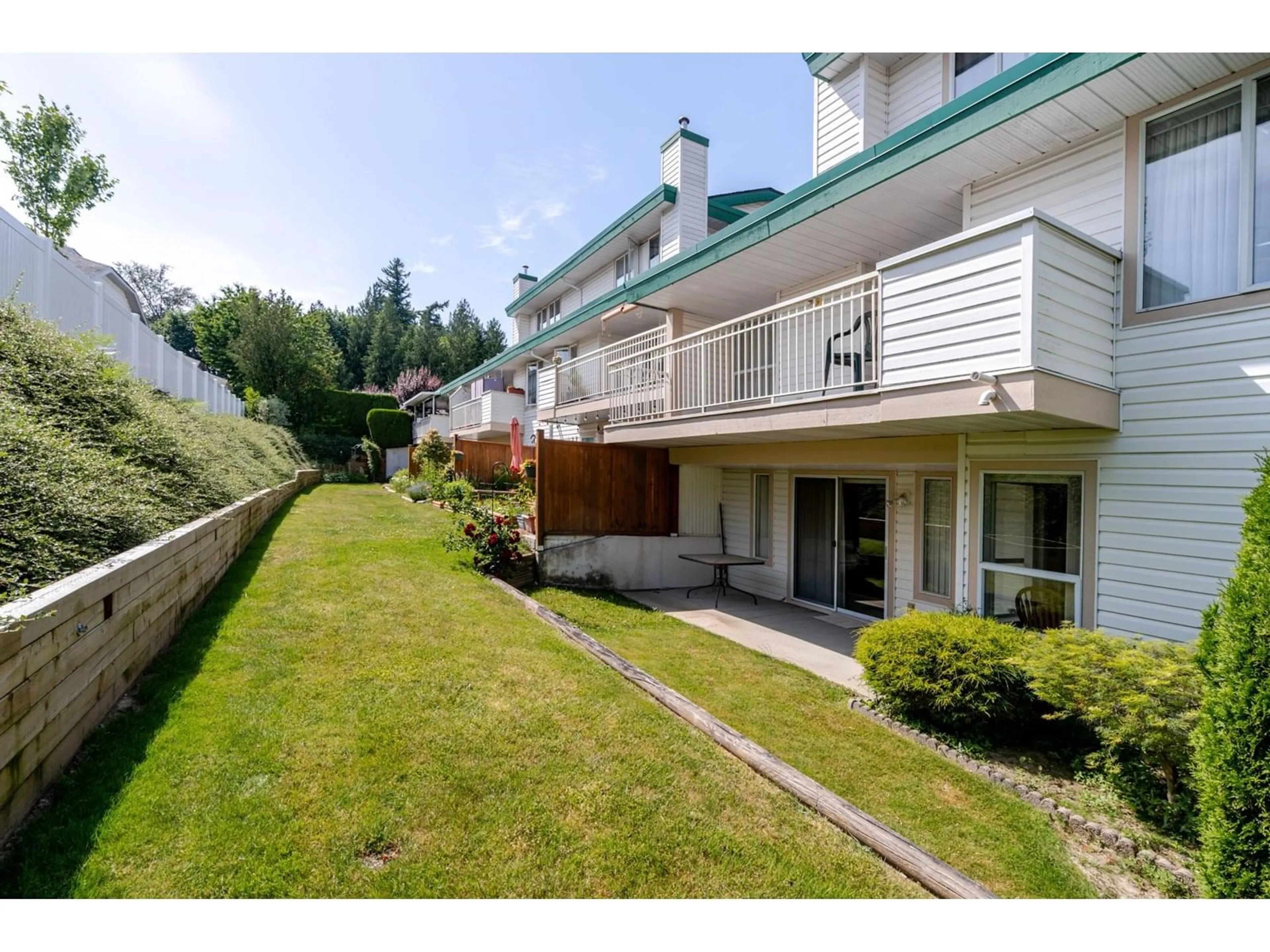 Patio, mountain view for 9 - 3115 TRAFALGAR, Abbotsford British Columbia V2S8C5