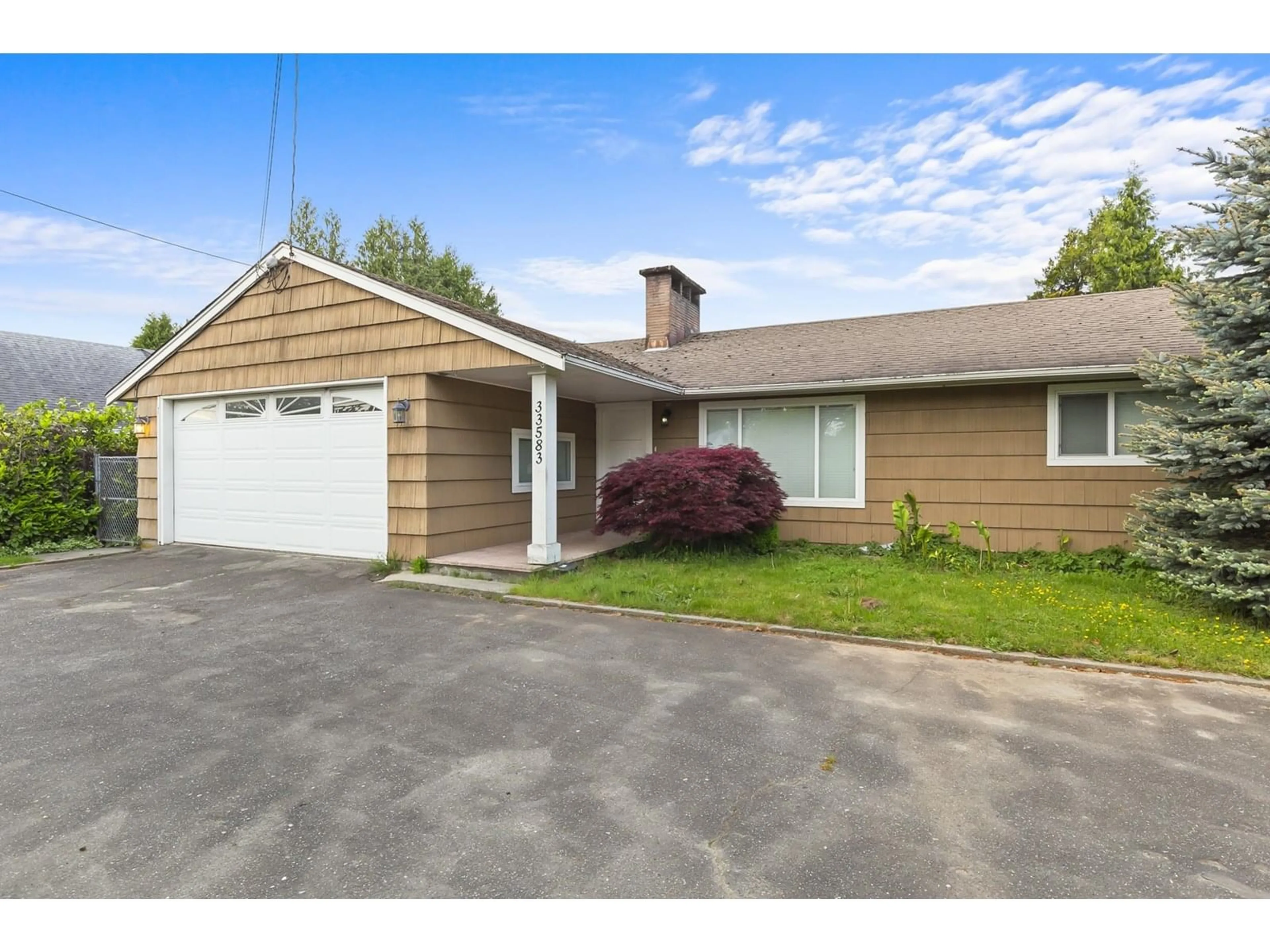 Home with vinyl exterior material, street for 33583 1, Mission British Columbia V2V1H3
