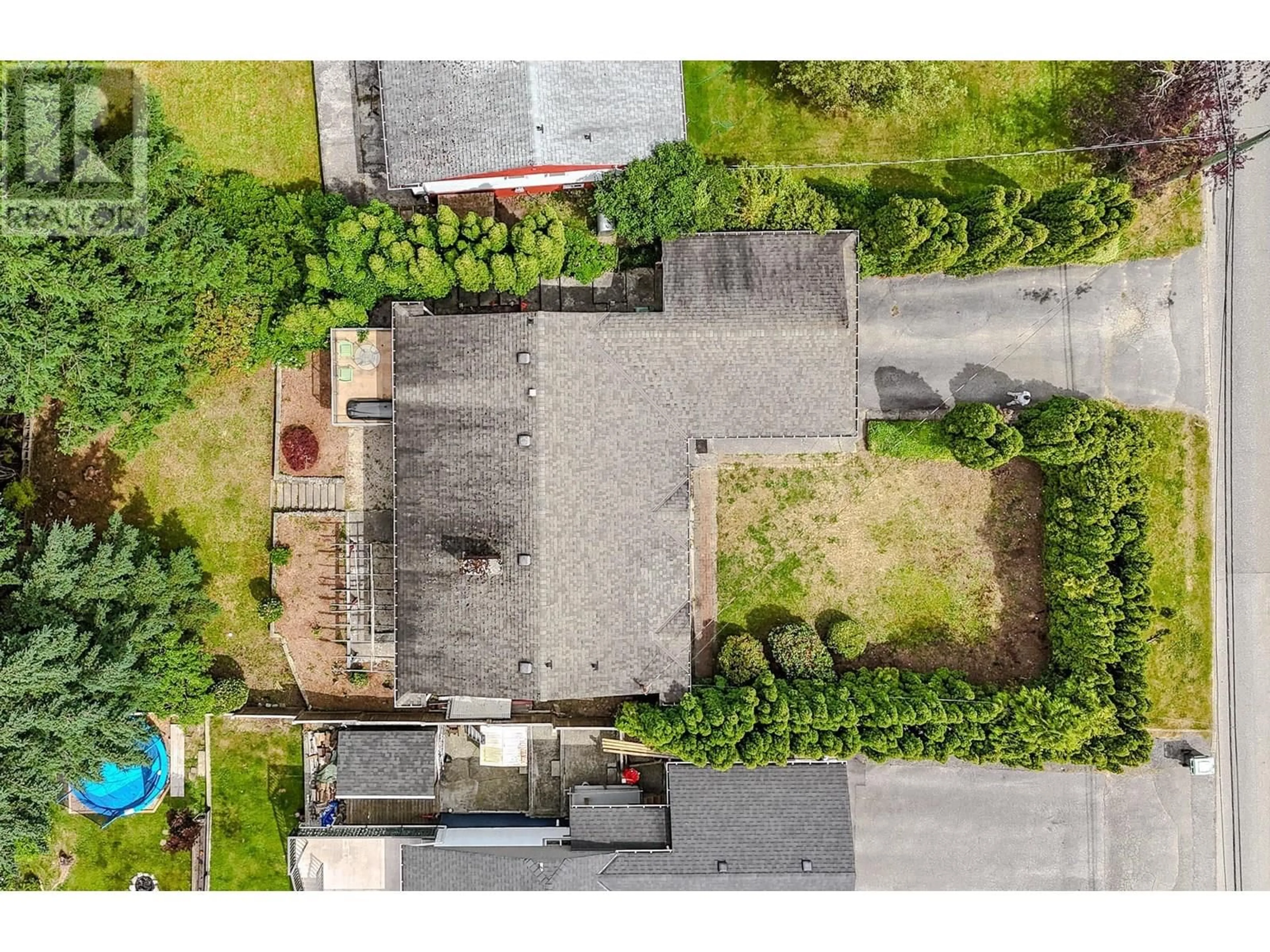 A pic from outside/outdoor area/front of a property/back of a property/a pic from drone, street for 1547 WESTERN DRIVE, Port Coquitlam British Columbia V3C2W9