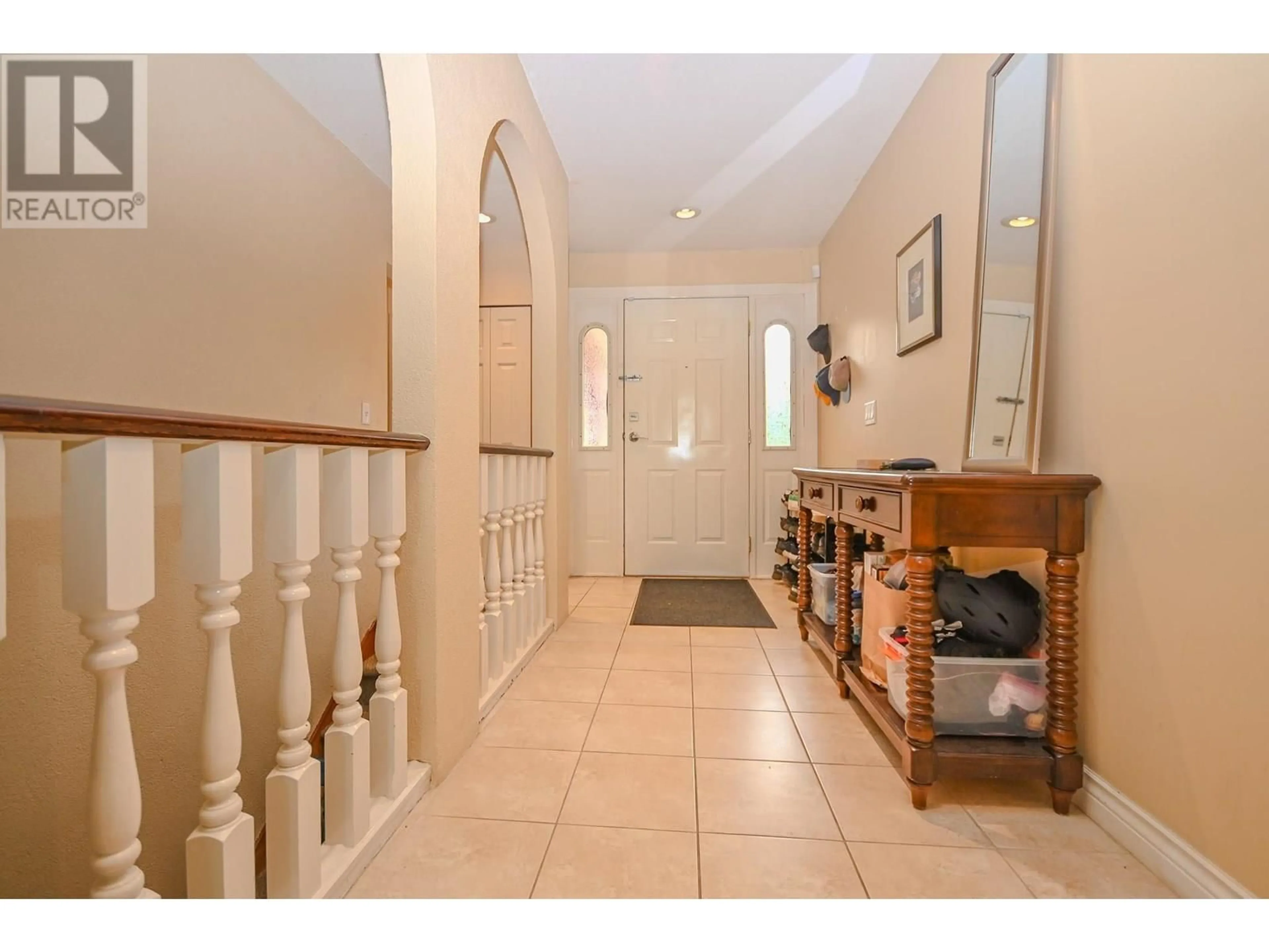Indoor foyer for 1547 WESTERN DRIVE, Port Coquitlam British Columbia V3C2W9