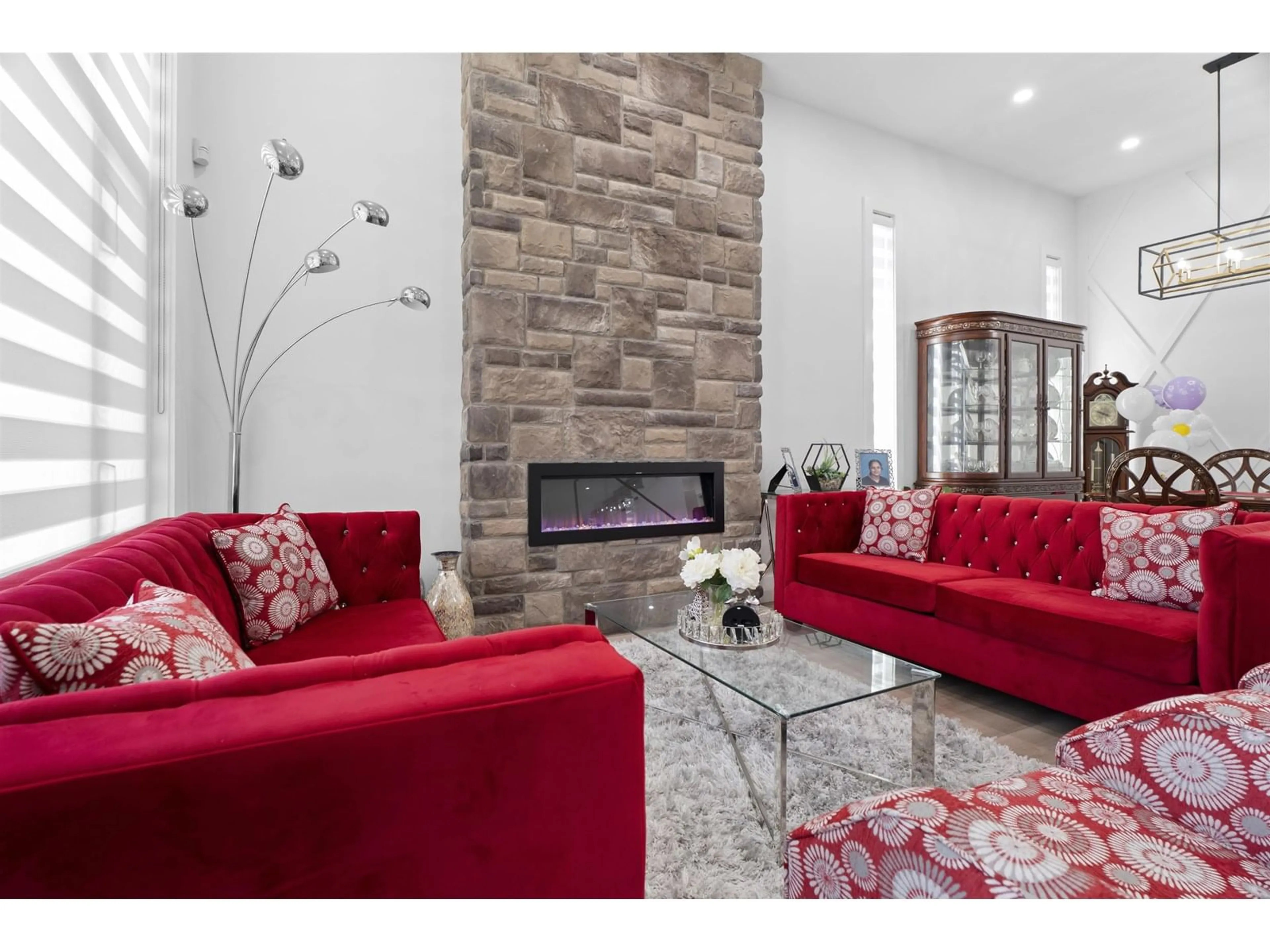 Living room with furniture, unknown for 10043 172A, Surrey British Columbia V4N6V8