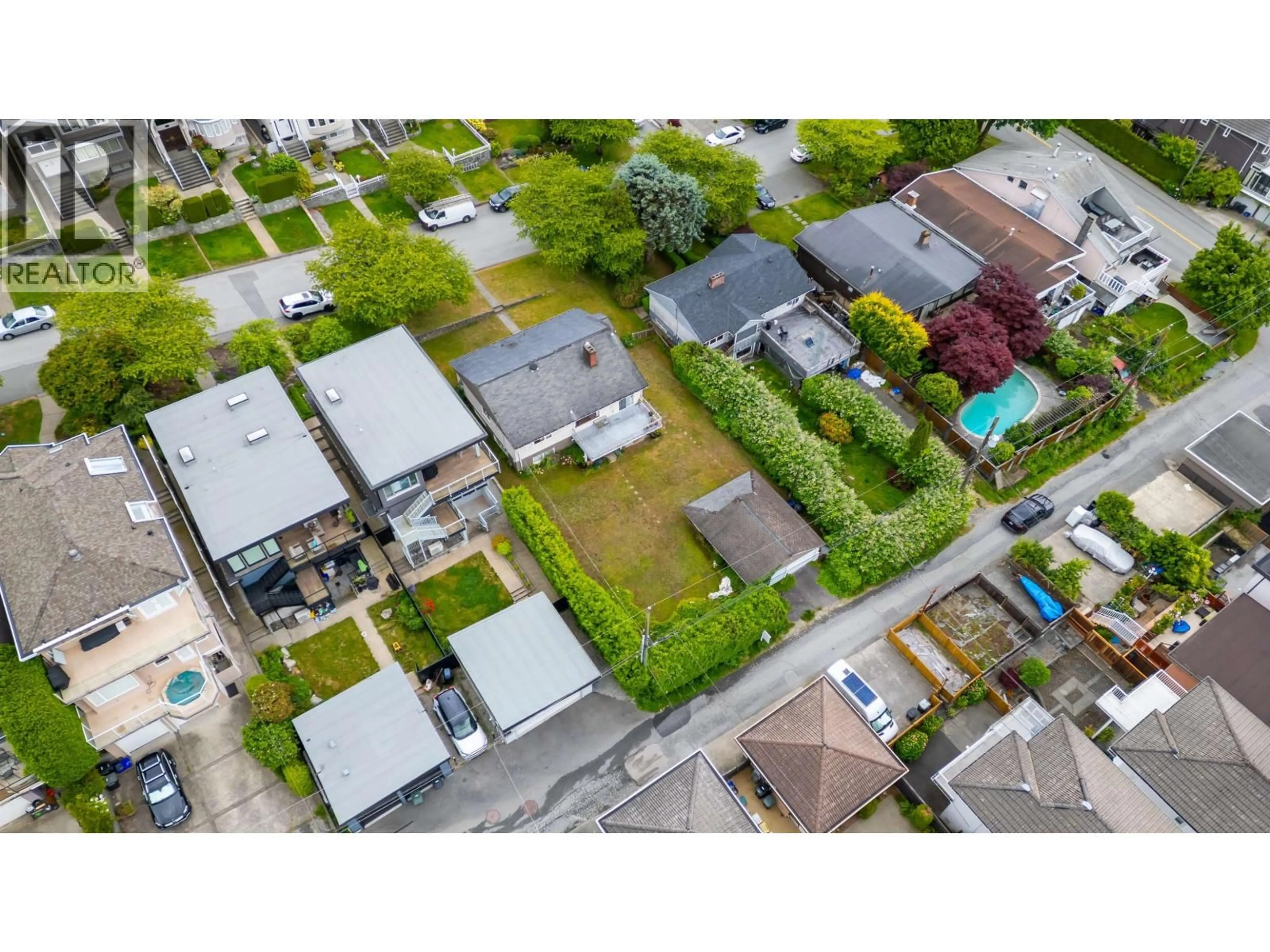 A pic from outside/outdoor area/front of a property/back of a property/a pic from drone, street for 55 SPRINGER AVENUE, Burnaby British Columbia V5B1H3