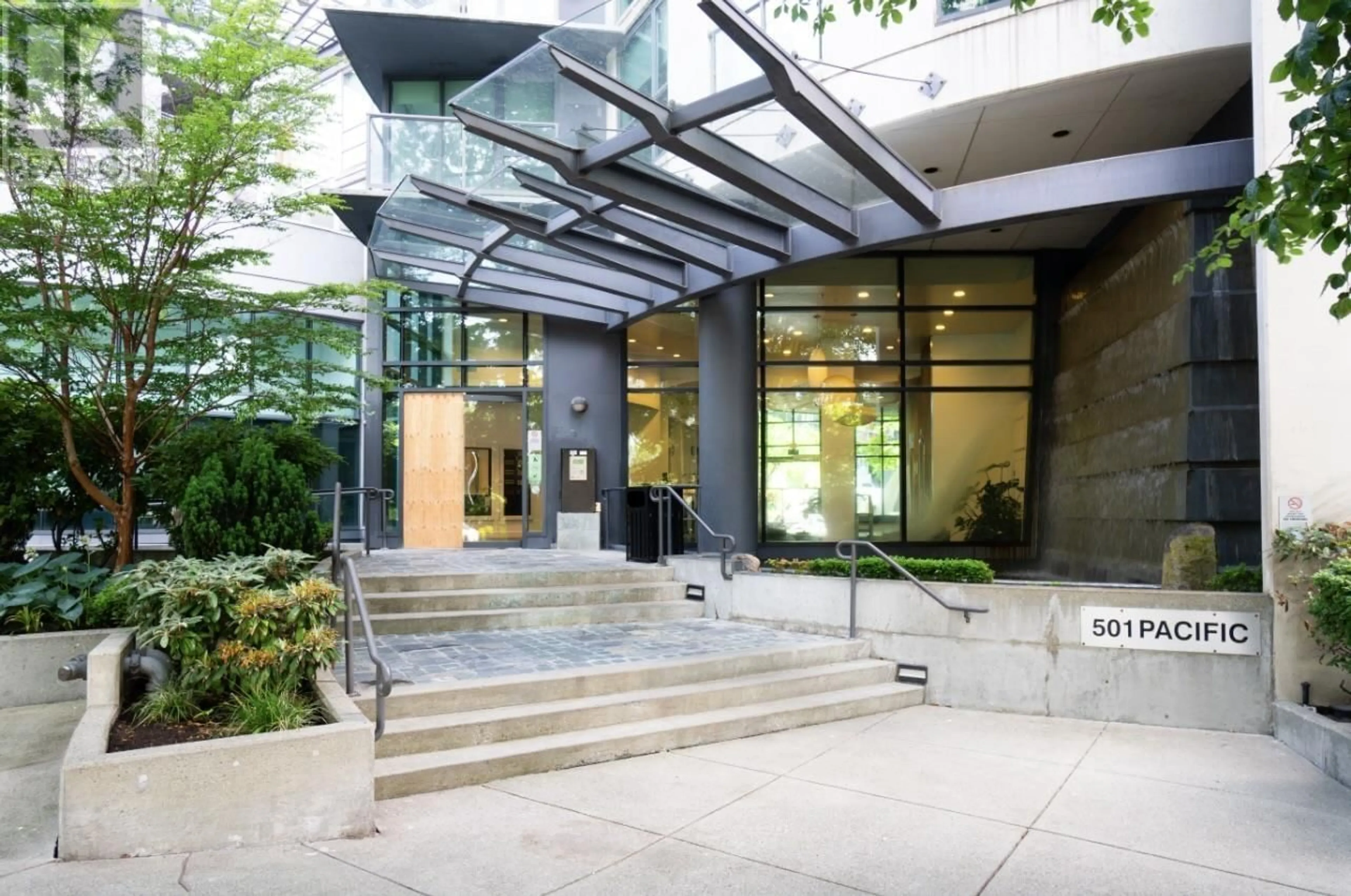 Indoor foyer for 1008 - 501 PACIFIC STREET, Vancouver British Columbia V6Z2X6