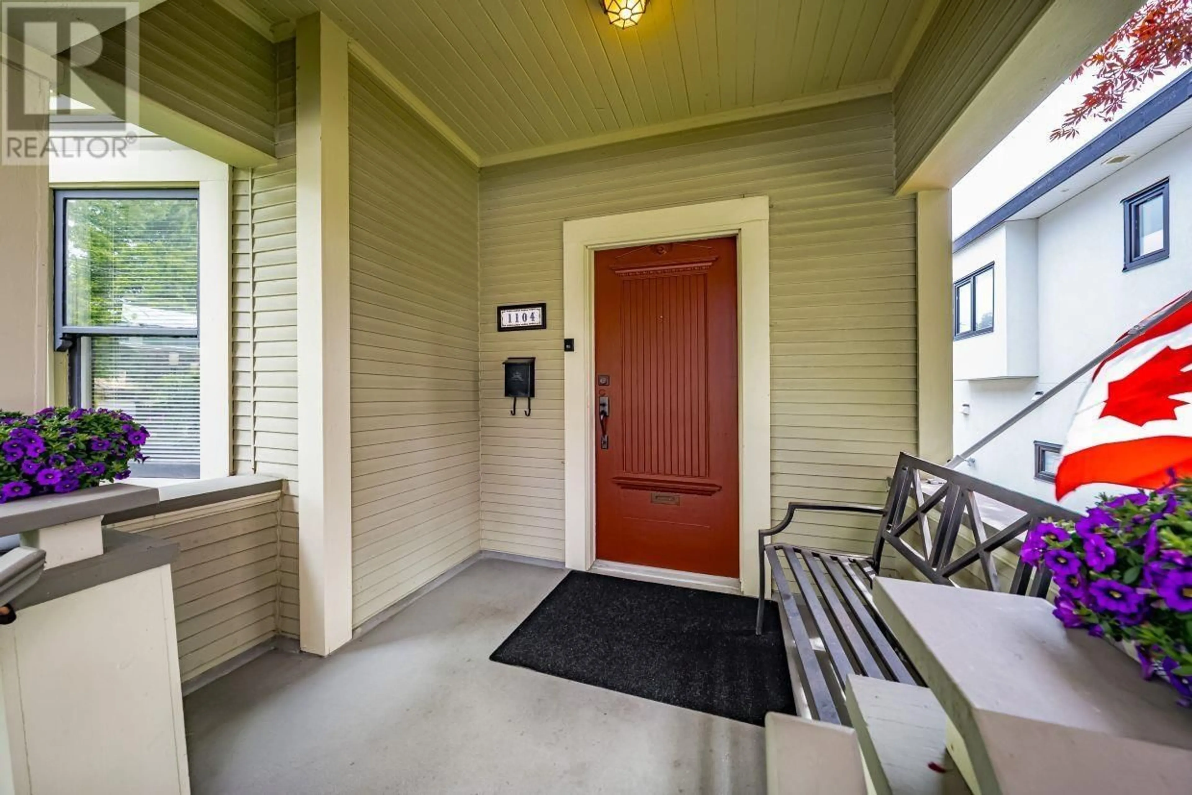 Indoor entryway for 1104 EDINBURGH STREET, New Westminster British Columbia V3M2V7