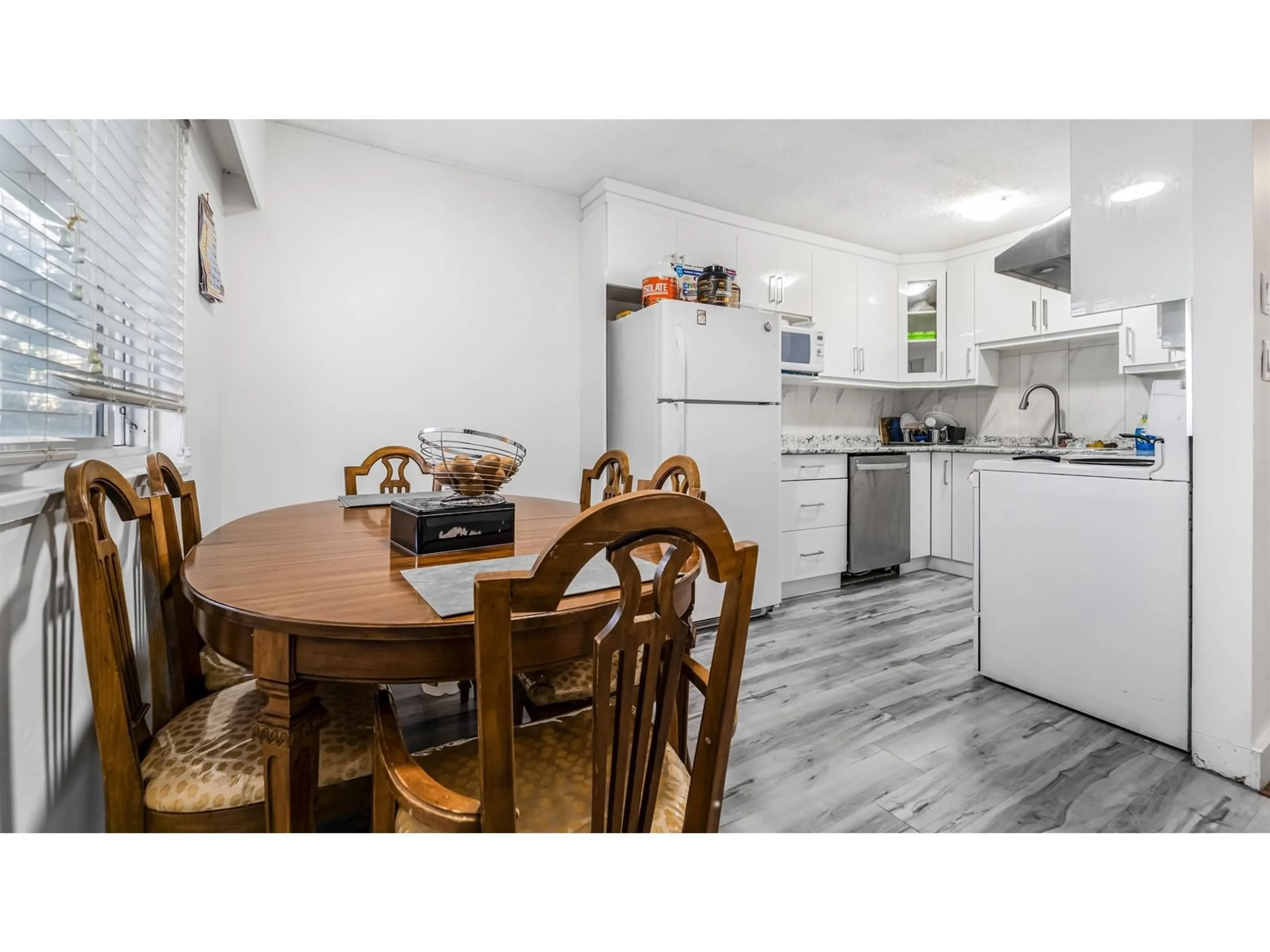 Standard kitchen, unknown for 12 - 2241 MCCALLUM, Abbotsford British Columbia V2S3N7