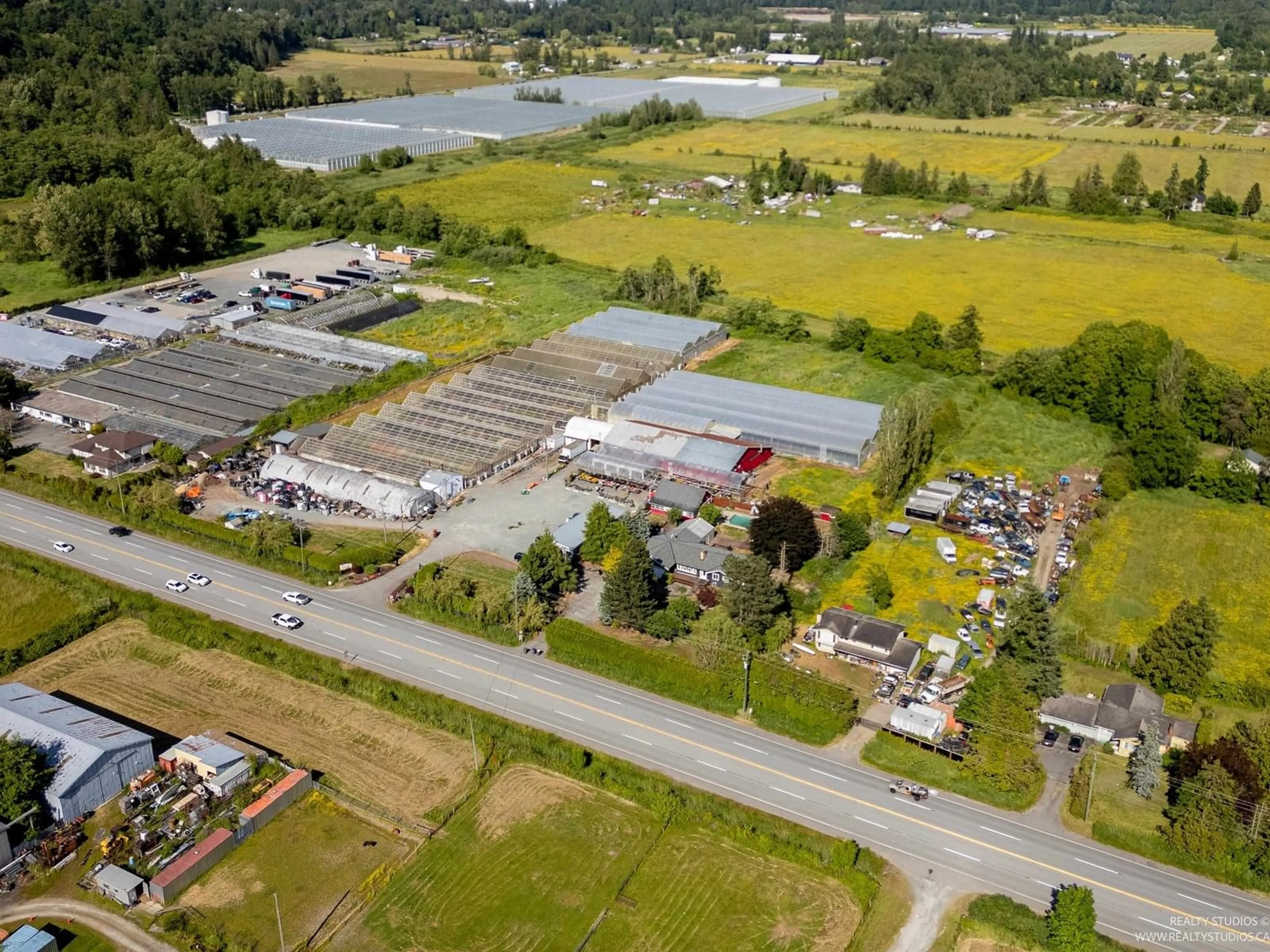 A pic from outside/outdoor area/front of a property/back of a property/a pic from drone, building for 1262 176, Surrey British Columbia V3Z9S5