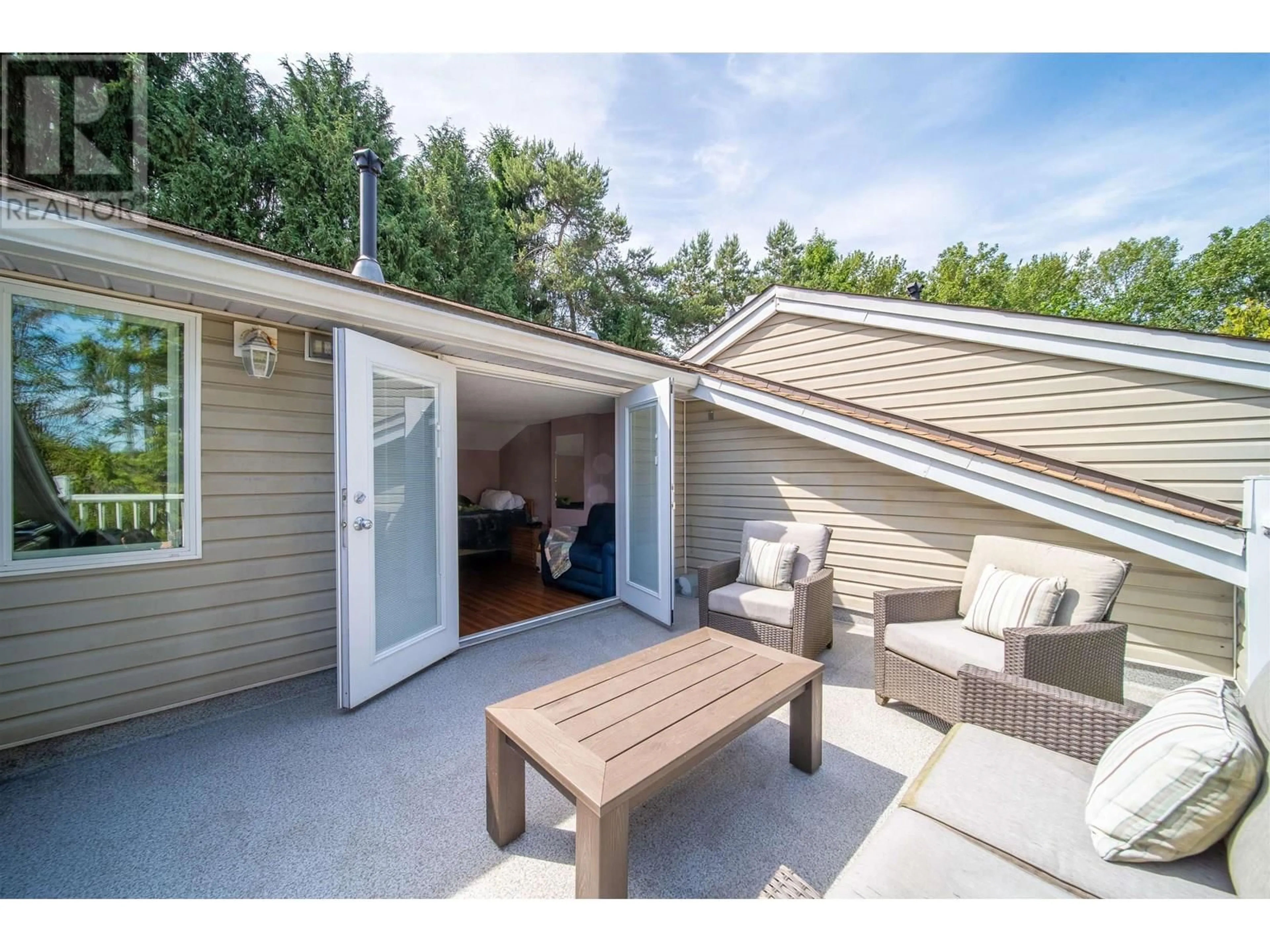 Patio, street for 2028 SPRINGER AVENUE, Burnaby British Columbia V5B3M5