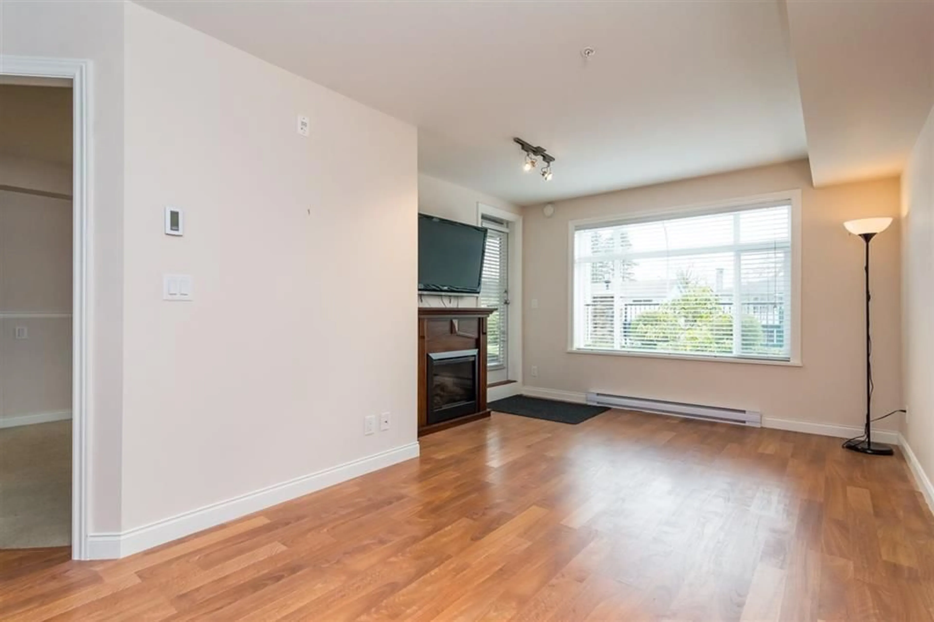 A pic of a room for 114 - 19939 55A, Langley British Columbia V4P1R9