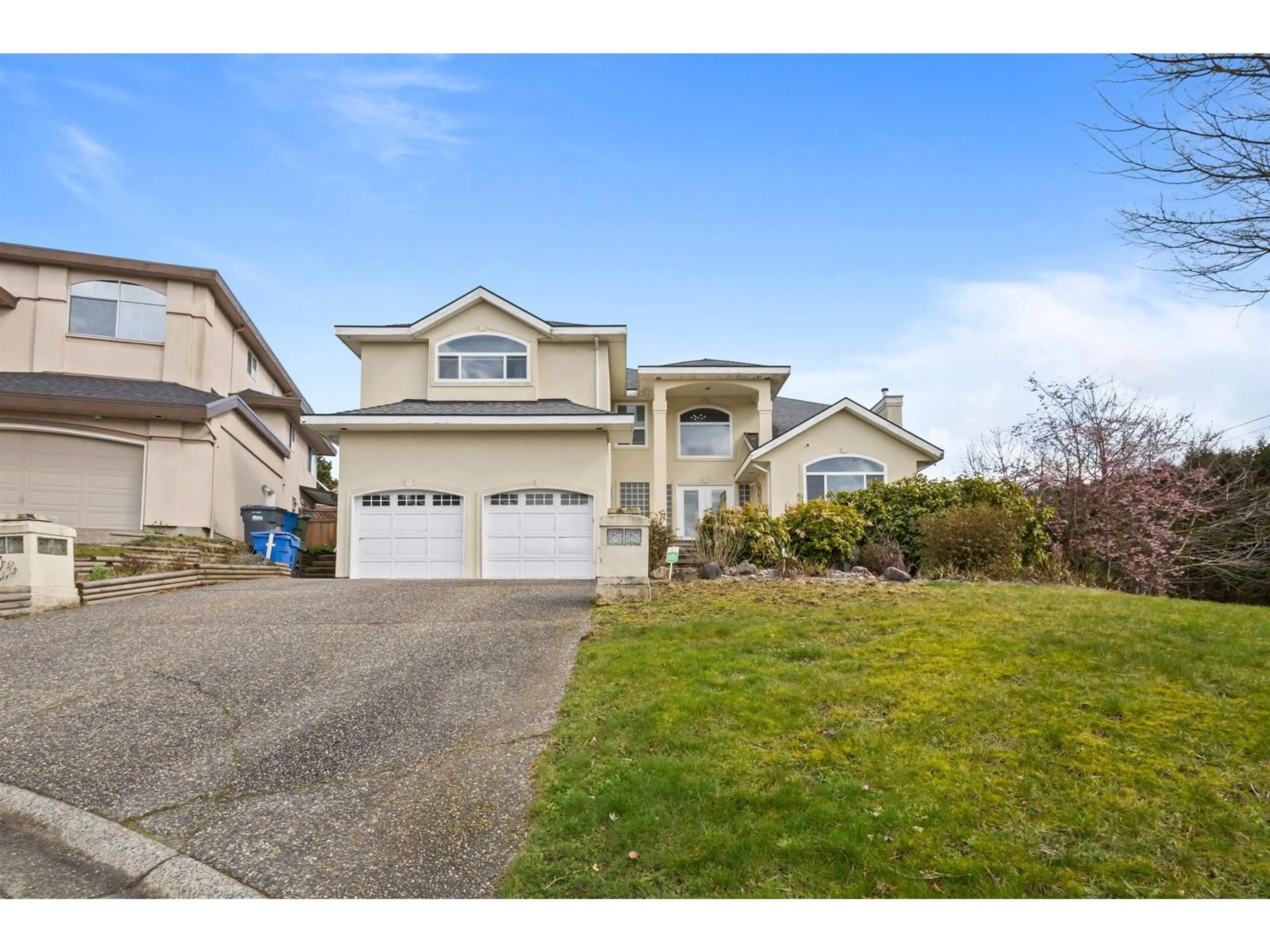 Home with vinyl exterior material, street for 2016 MONTERAY, Abbotsford British Columbia V2S7S2
