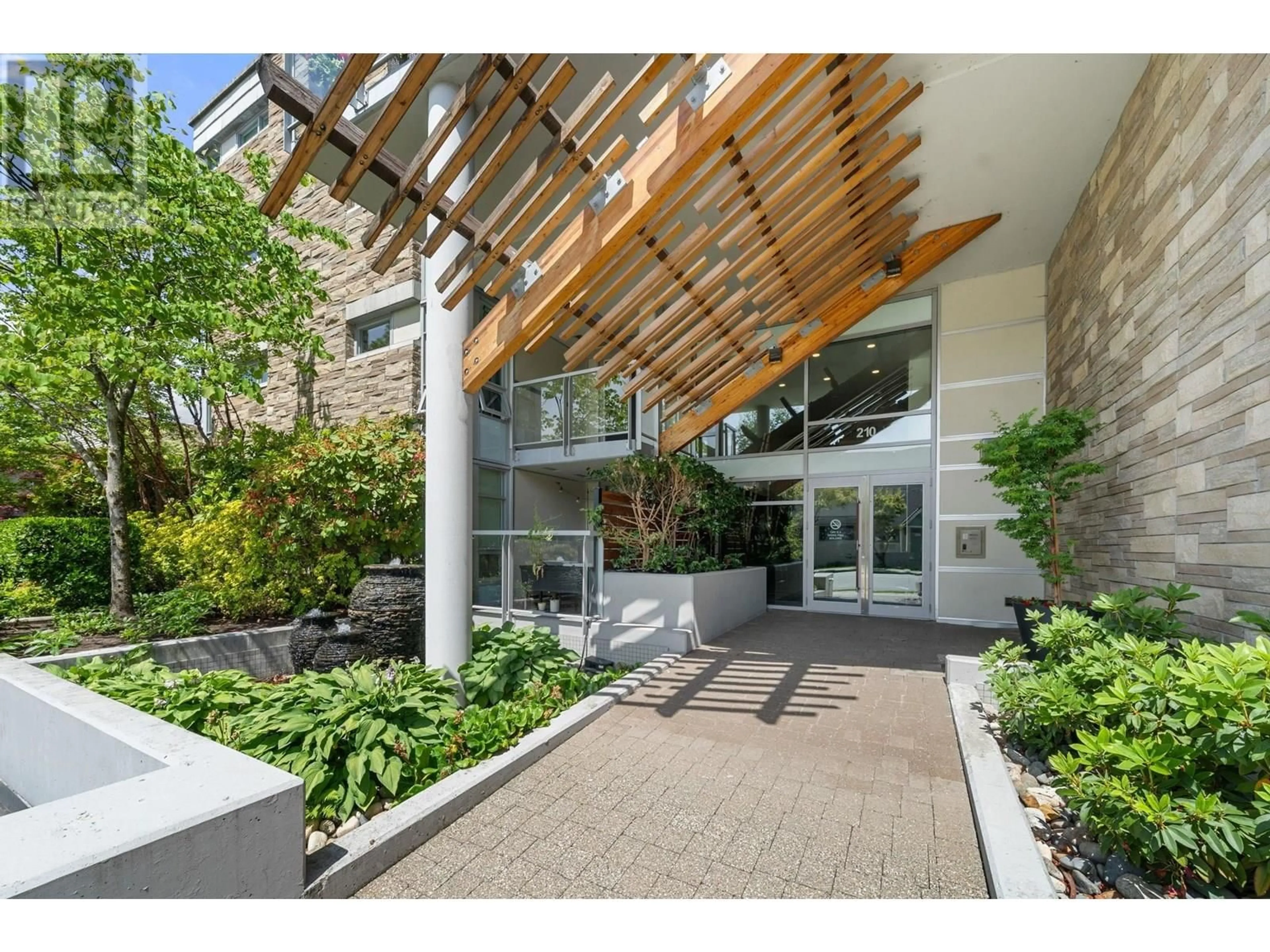 Indoor foyer for 501 - 210 13TH STREET, North Vancouver British Columbia V7M1N7