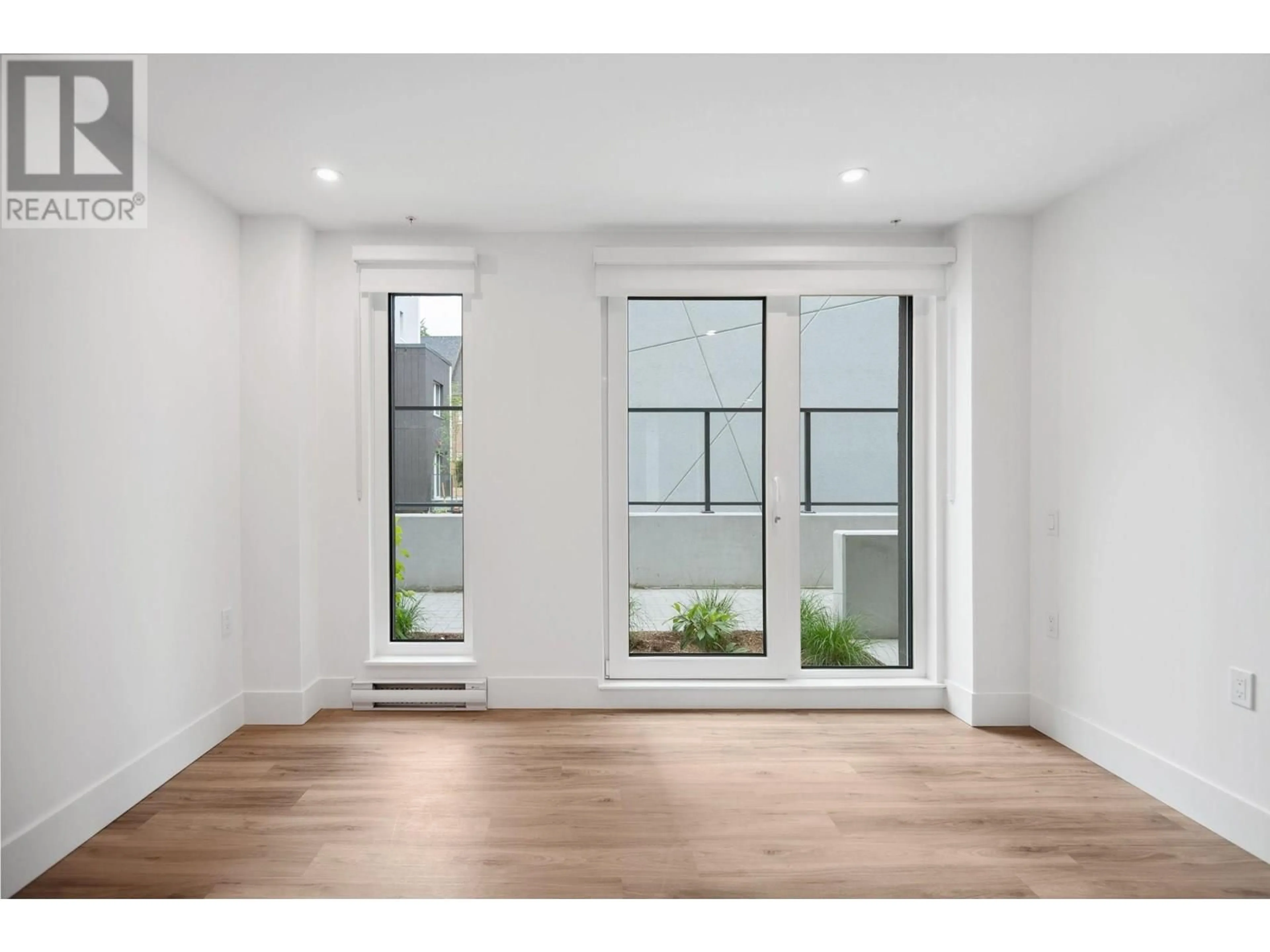 Indoor entryway for 110 - 2085 1ST AVENUE, Vancouver British Columbia V5N1B6