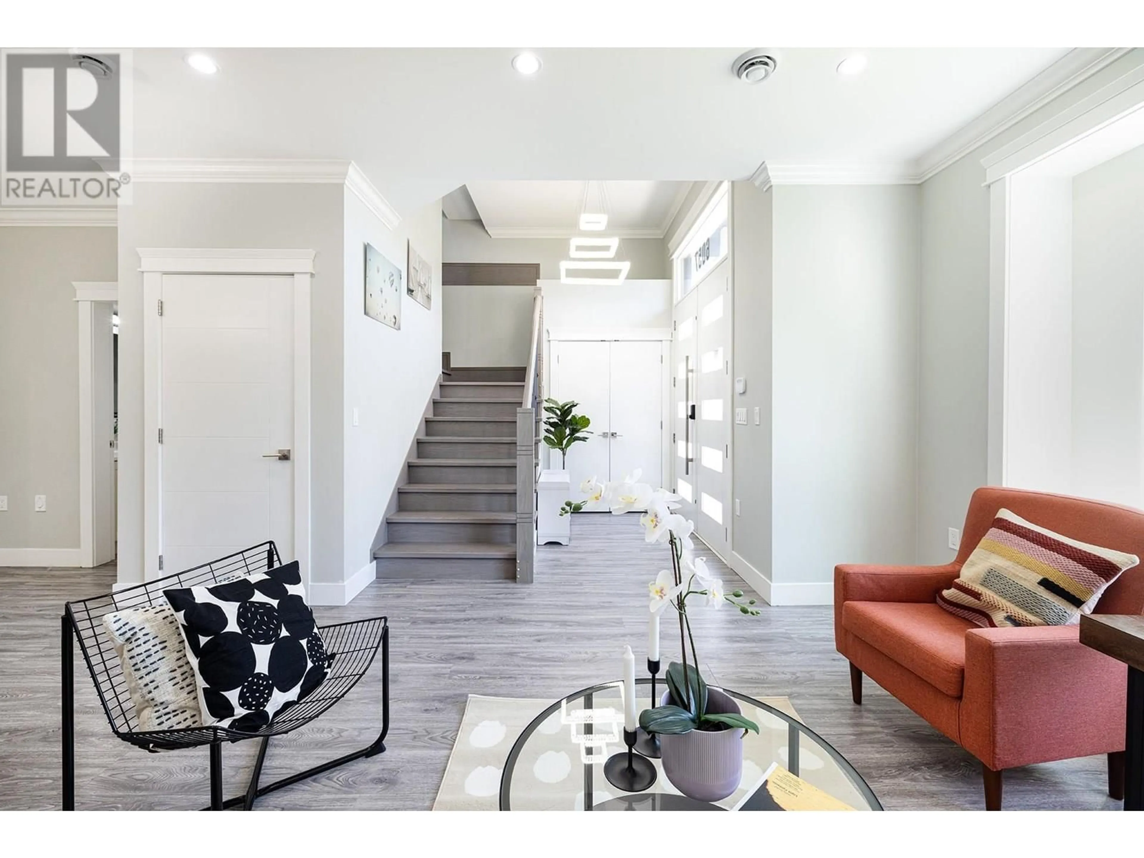 Indoor entryway for 6057 LEIBLY AVENUE, Burnaby British Columbia V5E3C7