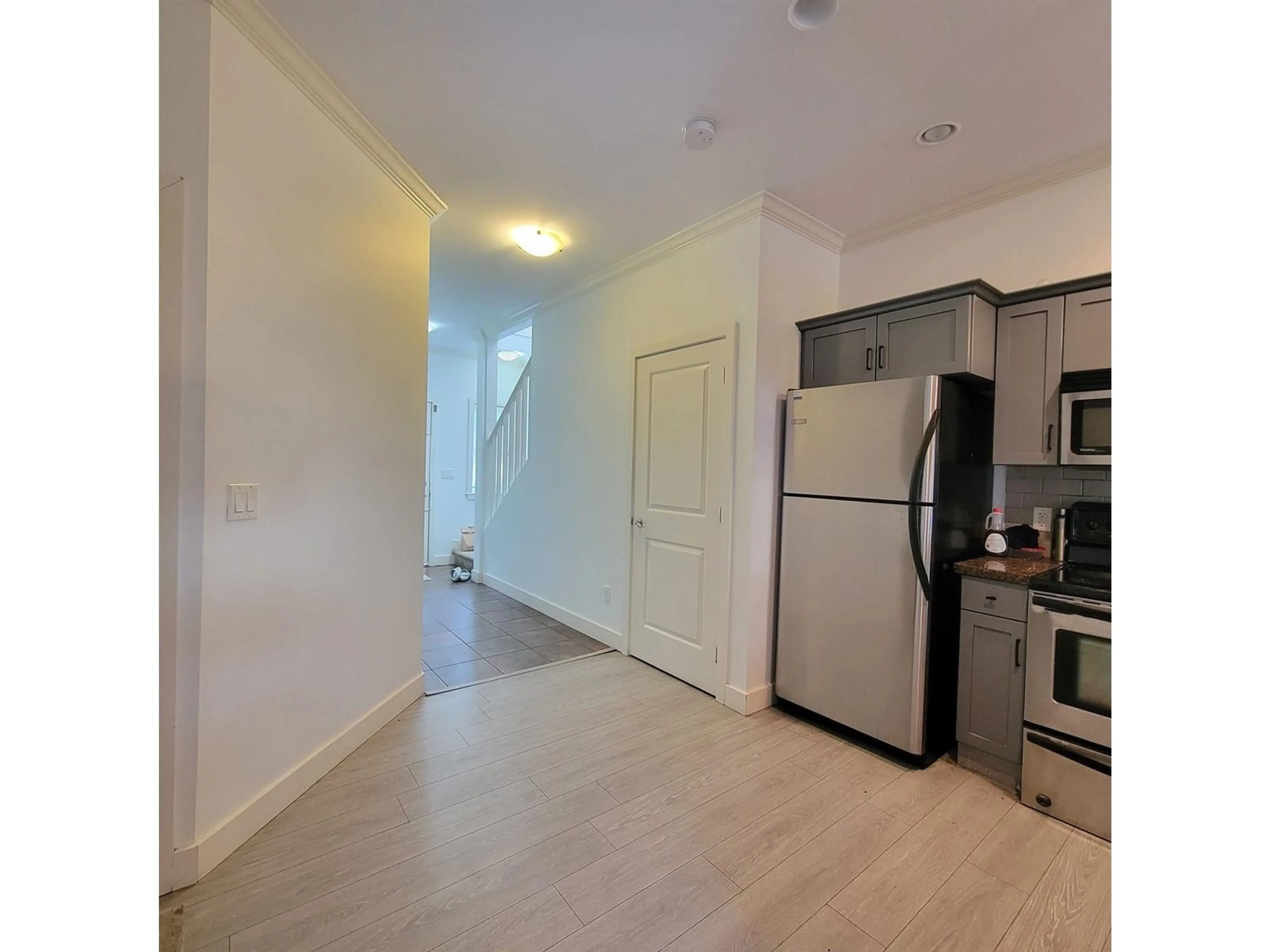A pic of a room for 20 - 31235 UPPER MACLURE, Abbotsford British Columbia V2T0B2