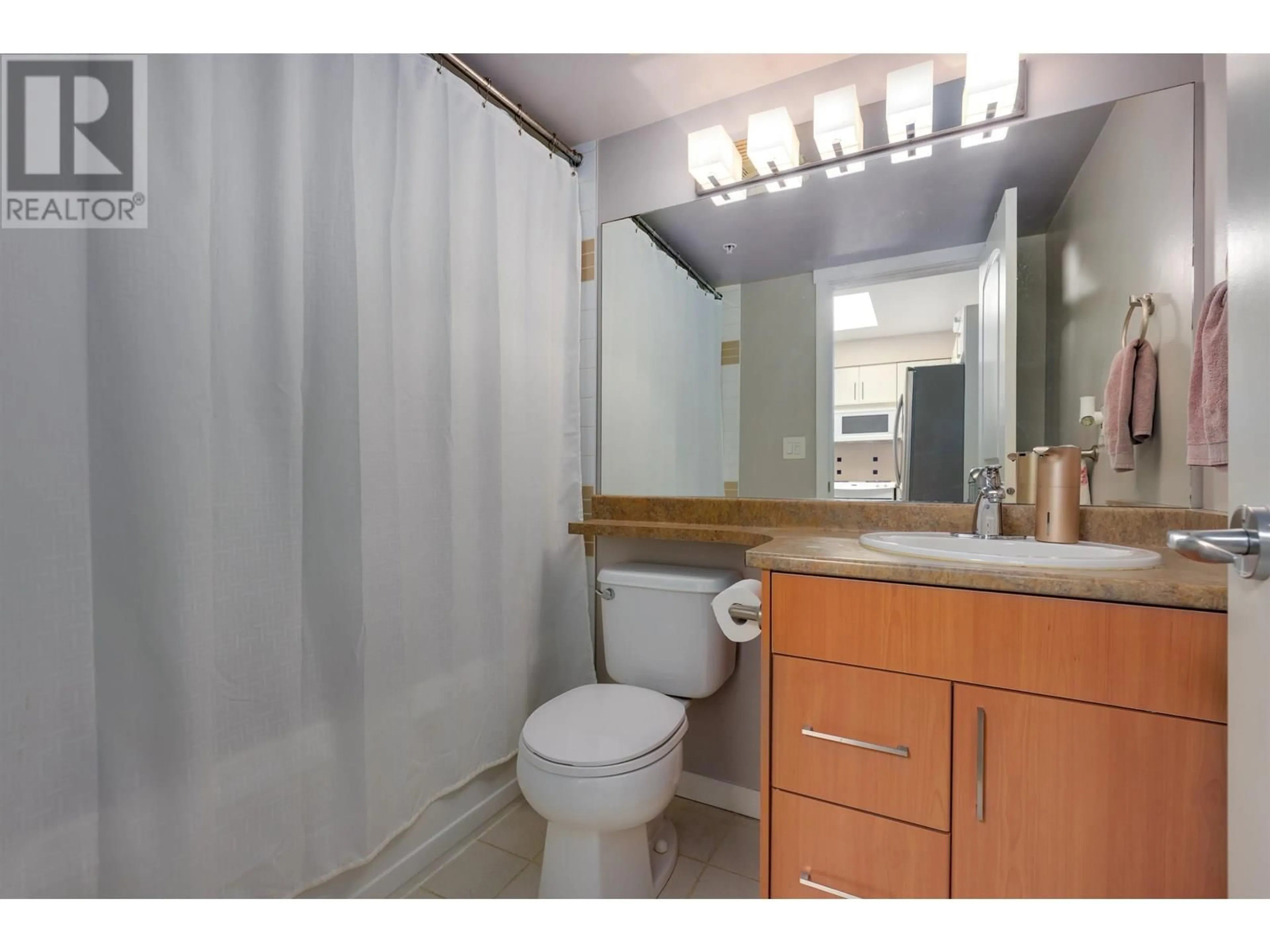 Standard bathroom, unknown for PH3 - 6172 FRASER STREET, Vancouver British Columbia V5W3A1