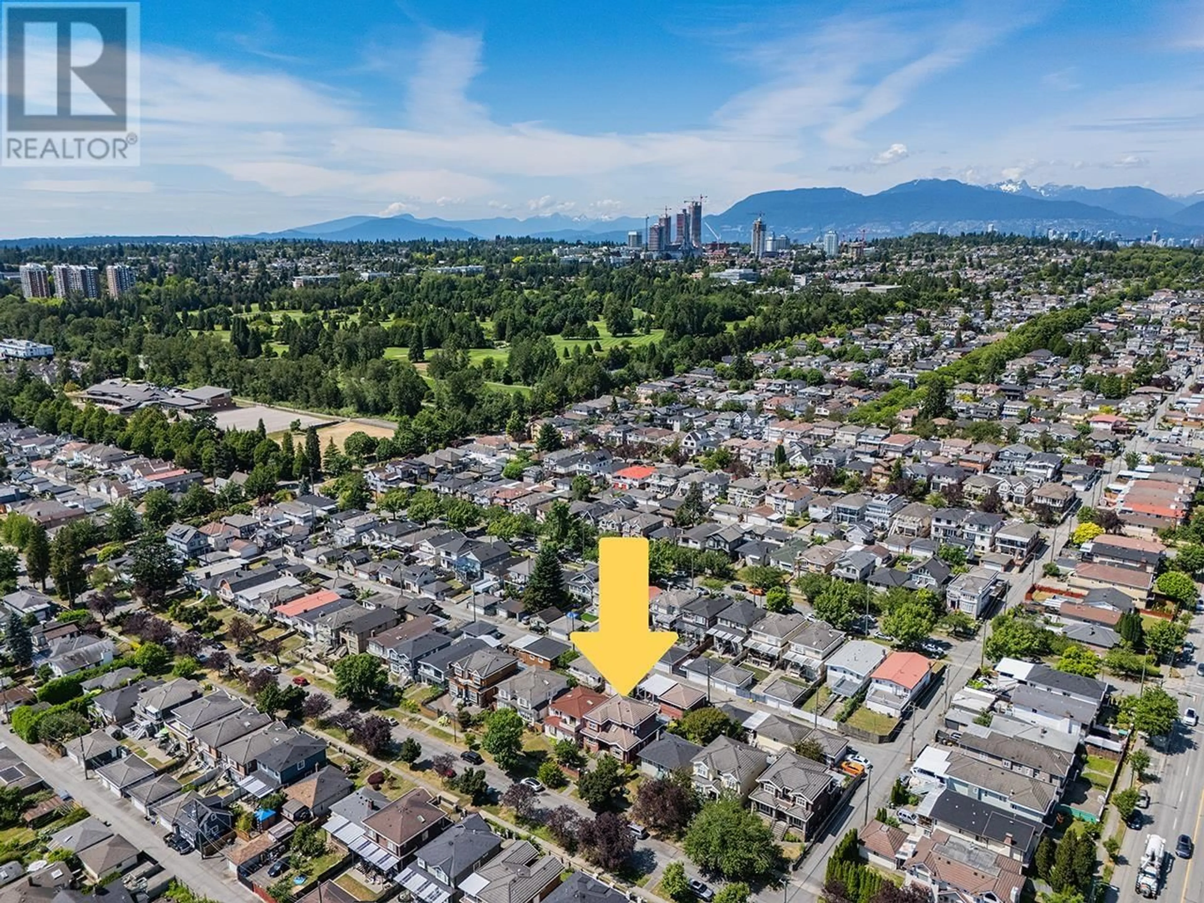 A pic from outside/outdoor area/front of a property/back of a property/a pic from drone, unknown for 159 60TH AVENUE, Vancouver British Columbia V5X1Z5