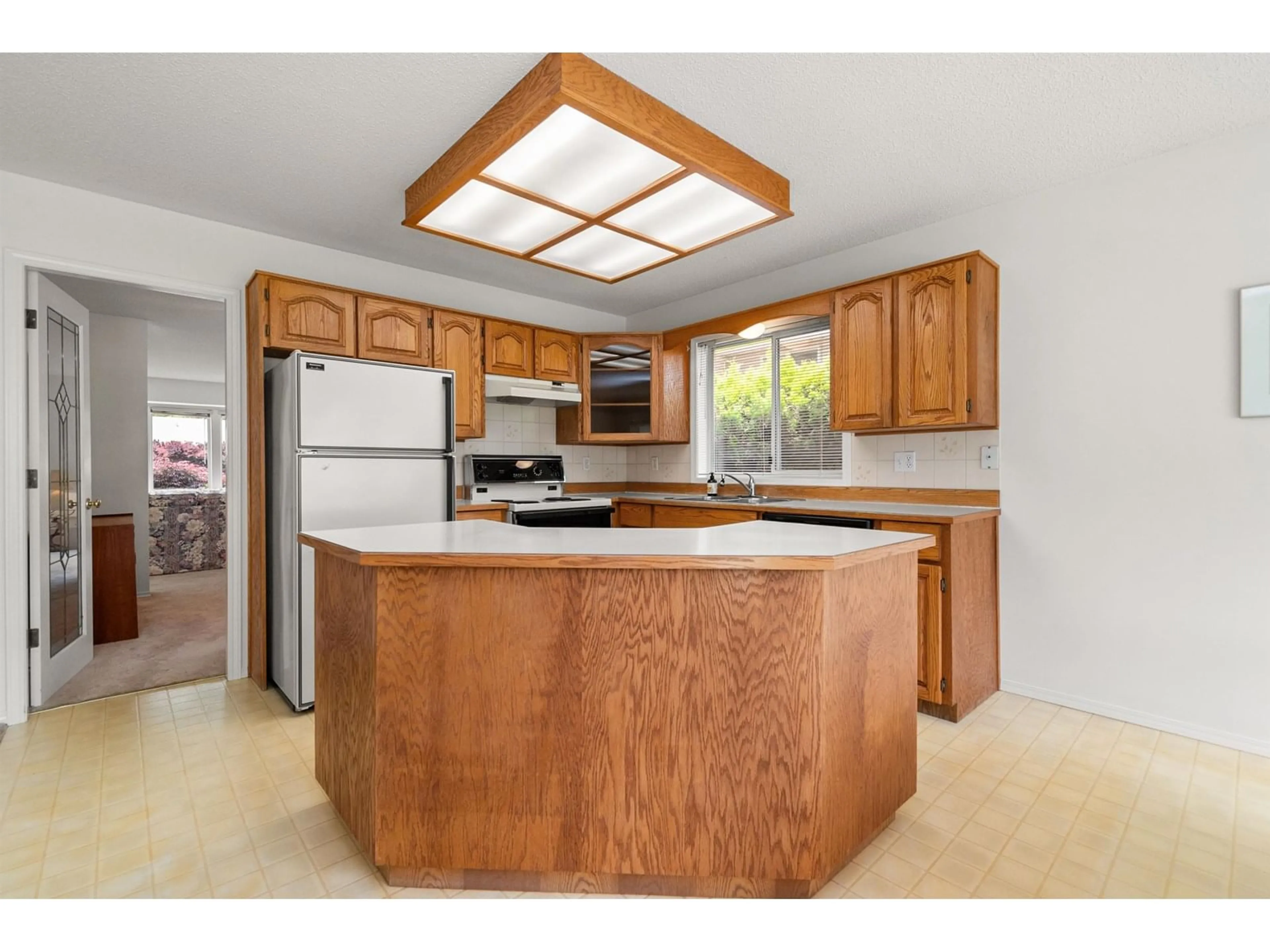 Standard kitchen, unknown for 537 WARDLE STREET, Hope British Columbia V0X1L0