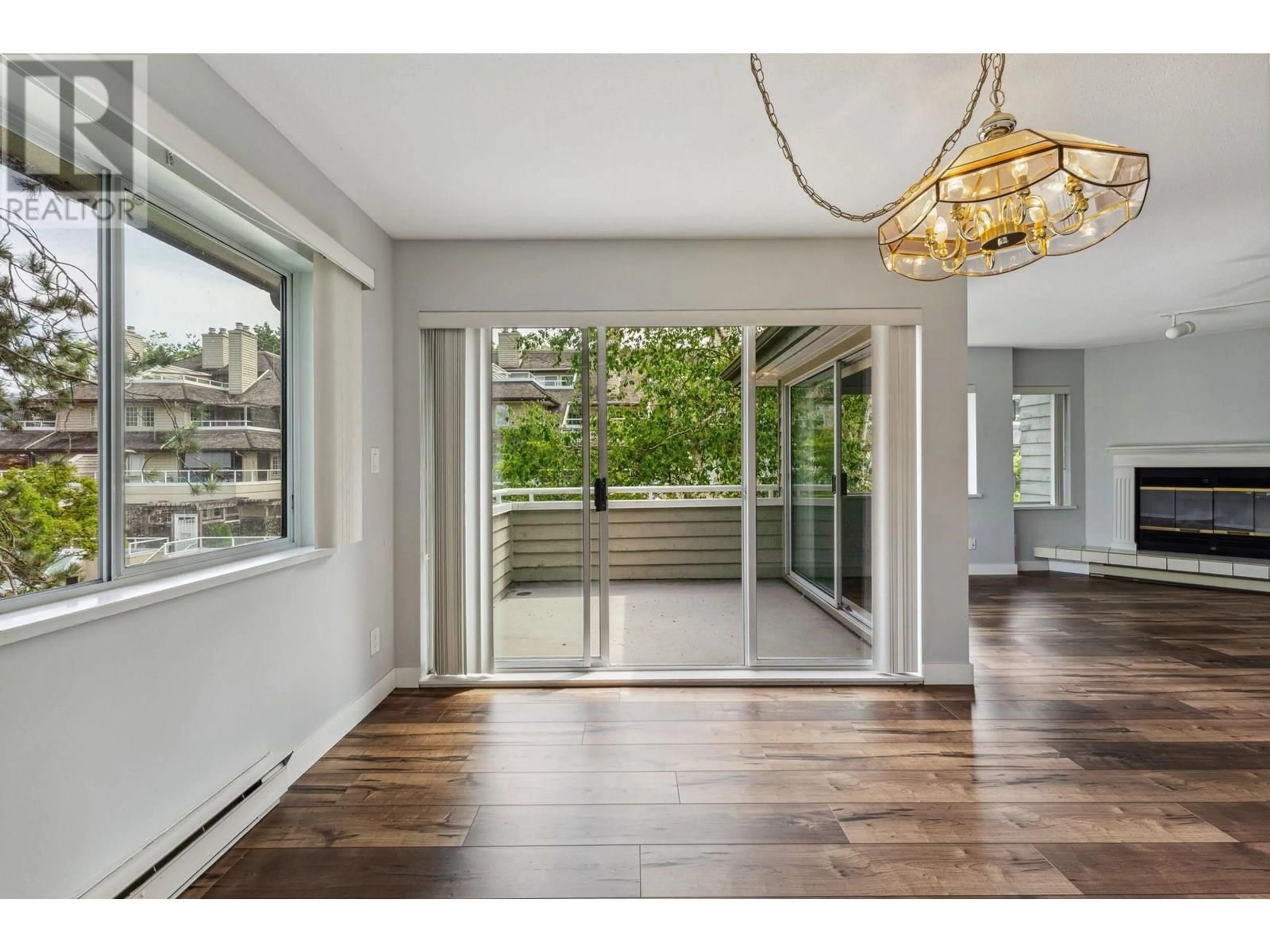 Indoor entryway for 3969 CREEKSIDE PLACE, Burnaby British Columbia V5G4R4