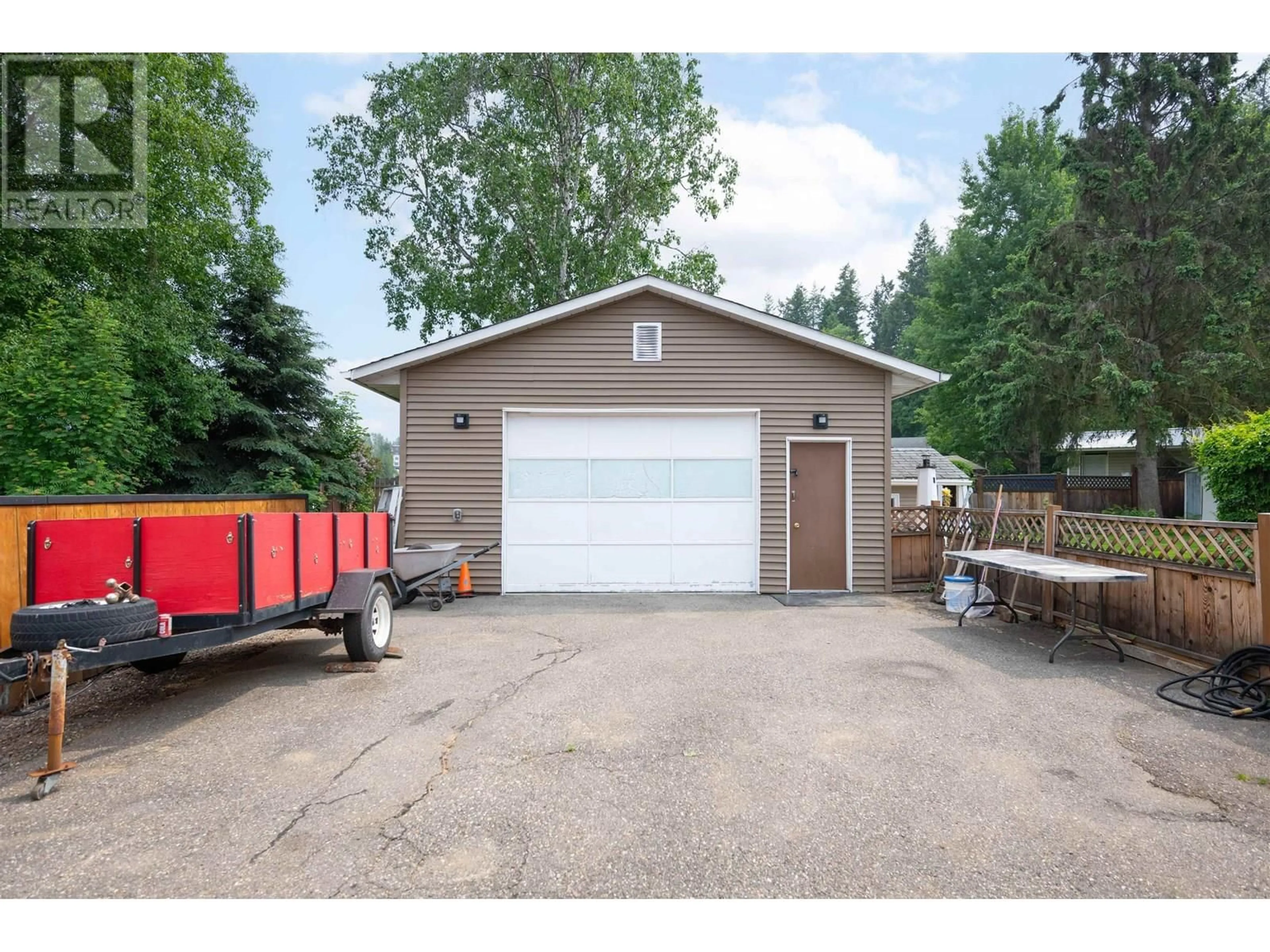 Indoor garage for 819 BLAIR CRESCENT, Prince George British Columbia V2M6H4