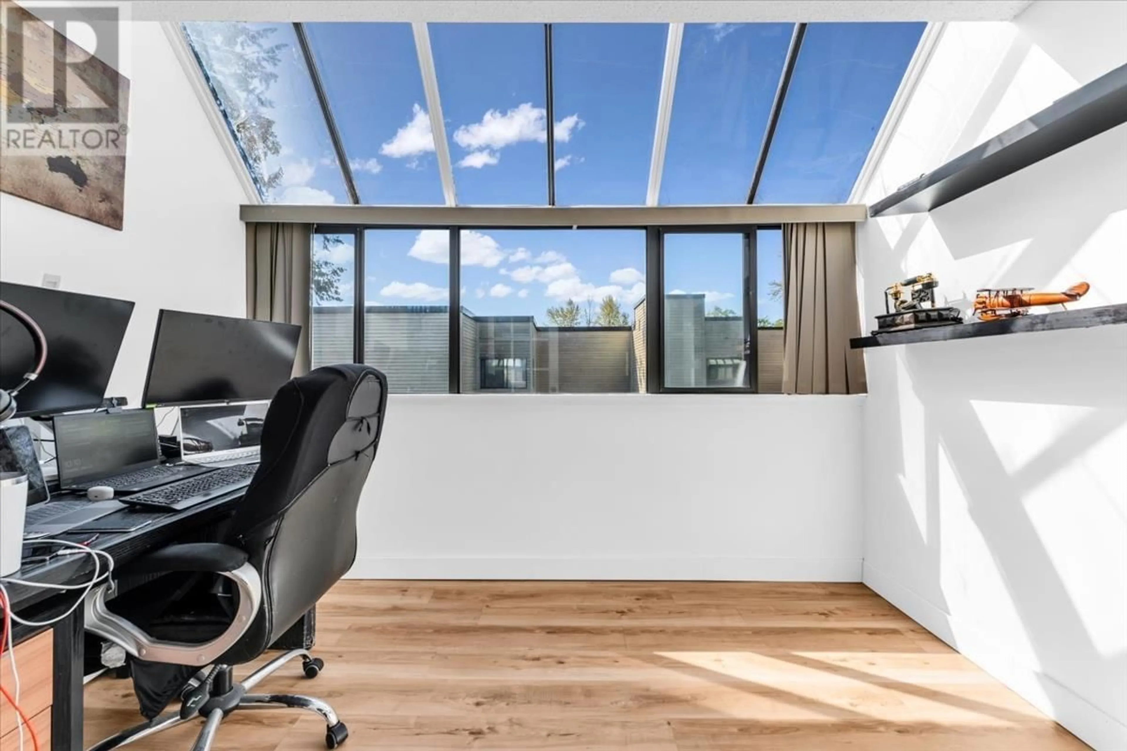 A pic of a room for 3295 MOUNTAIN HIGHWAY, North Vancouver British Columbia V7K2H4