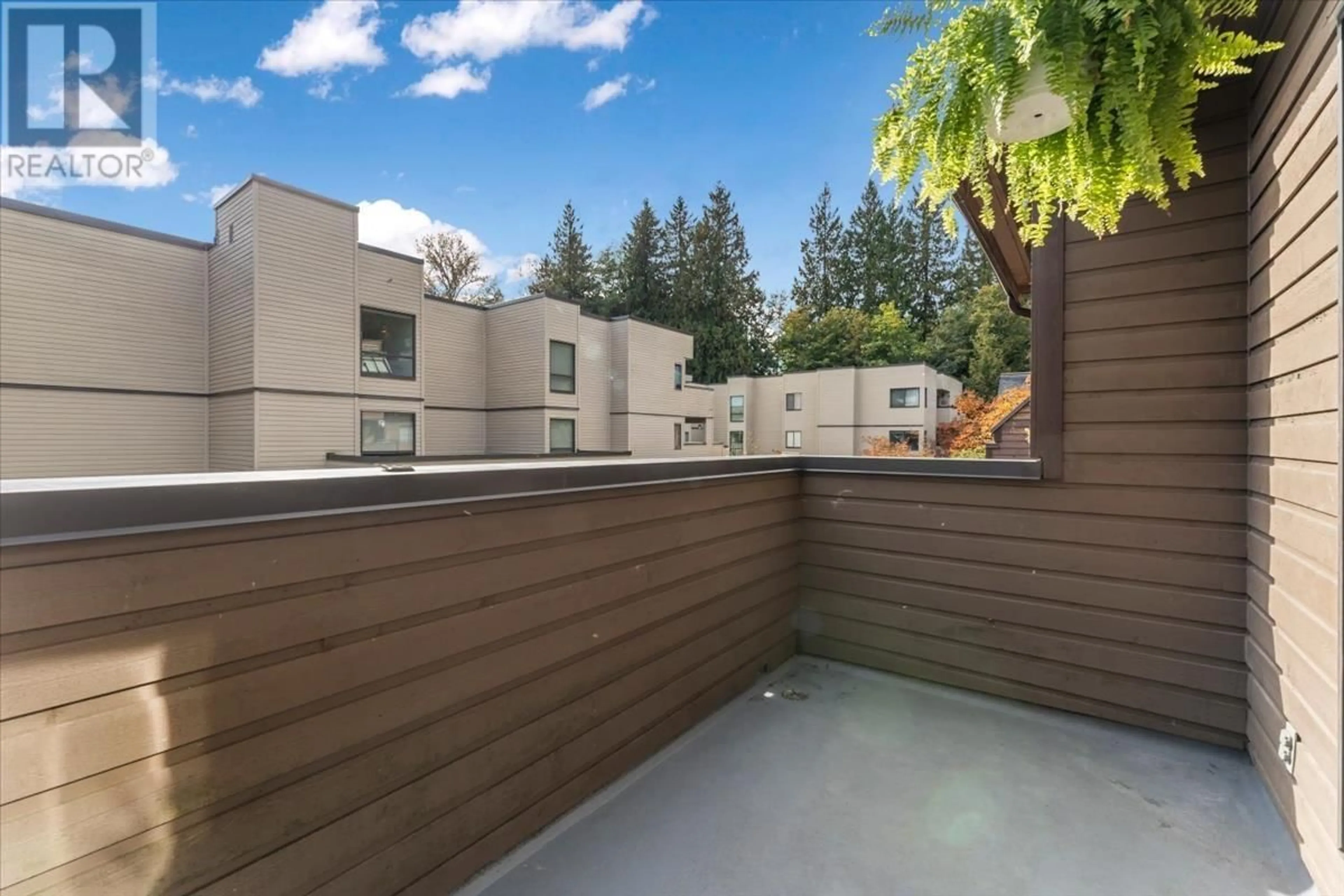 Patio, unknown for 3295 MOUNTAIN HIGHWAY, North Vancouver British Columbia V7K2H4