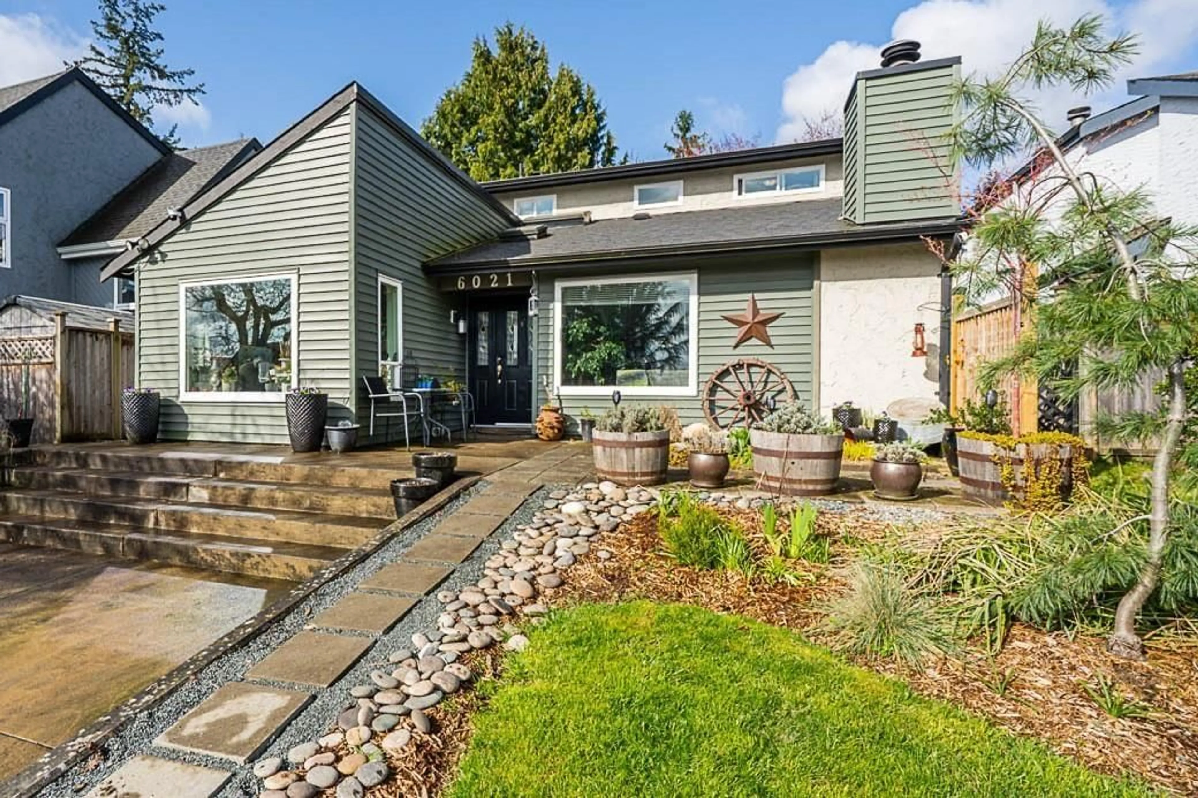 Home with vinyl exterior material, street for 6021 194A, Surrey British Columbia V3S7L2