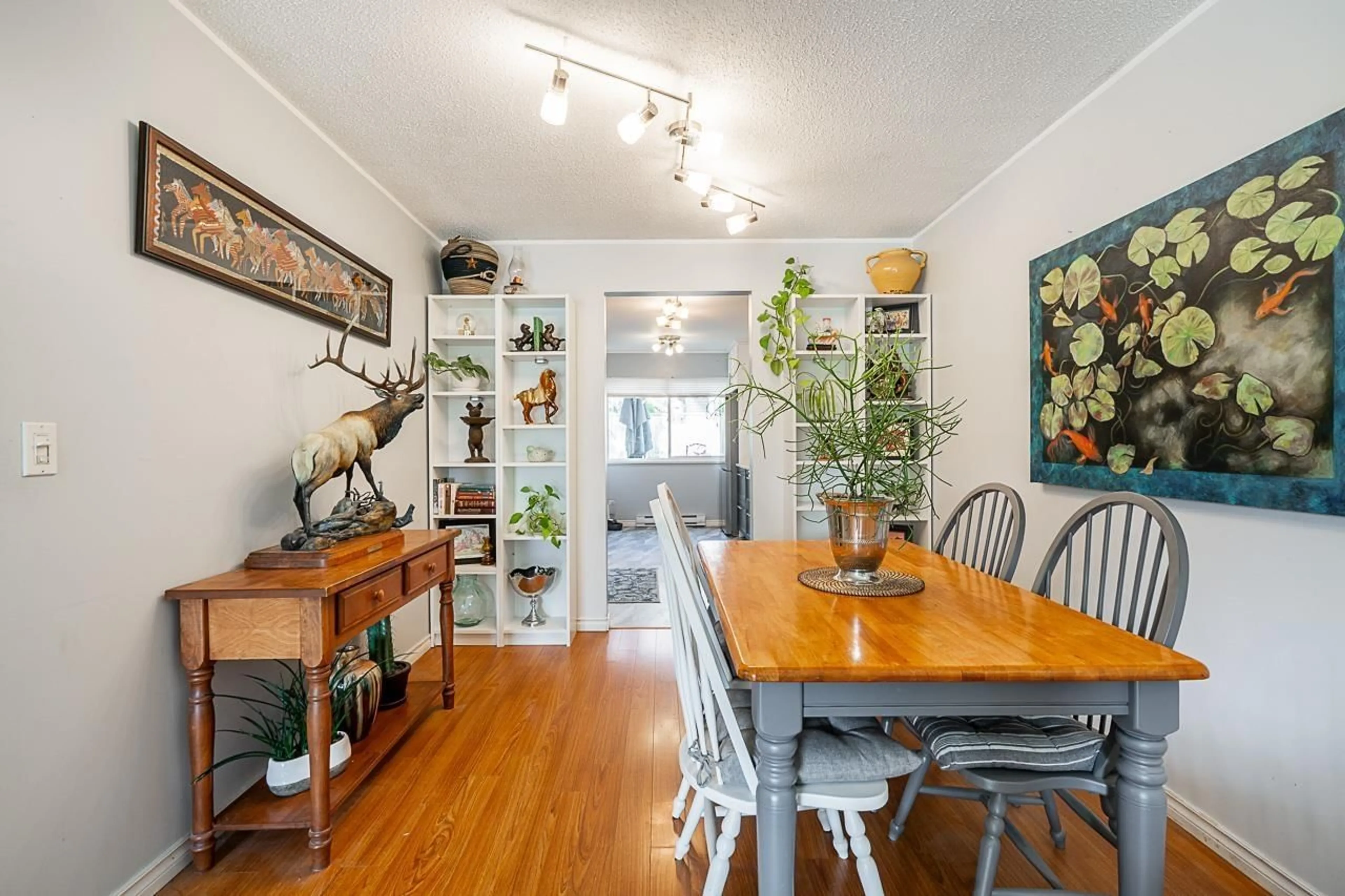 Dining room, wood/laminate floor for 6021 194A, Surrey British Columbia V3S7L2