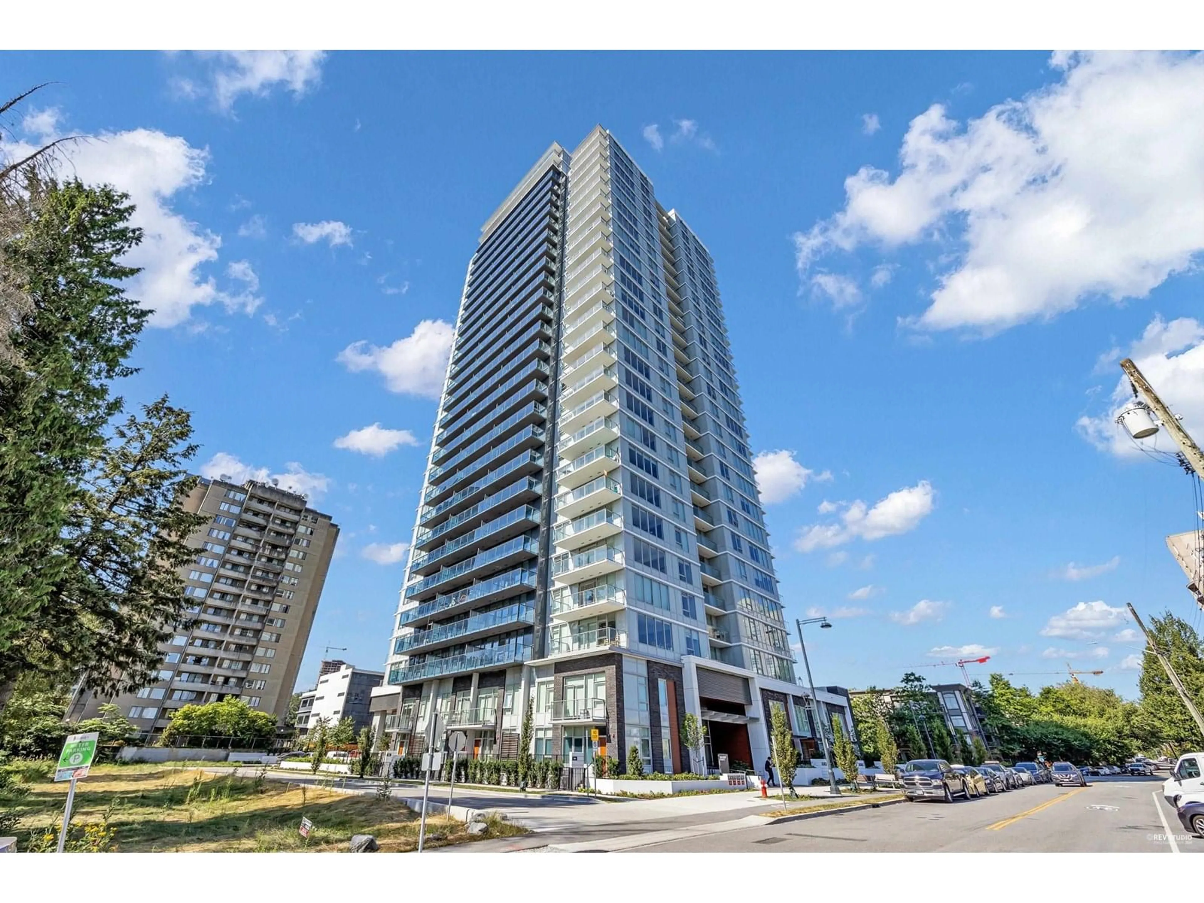 Indoor foyer for 907 - 13428 105, Surrey British Columbia V3T0S6