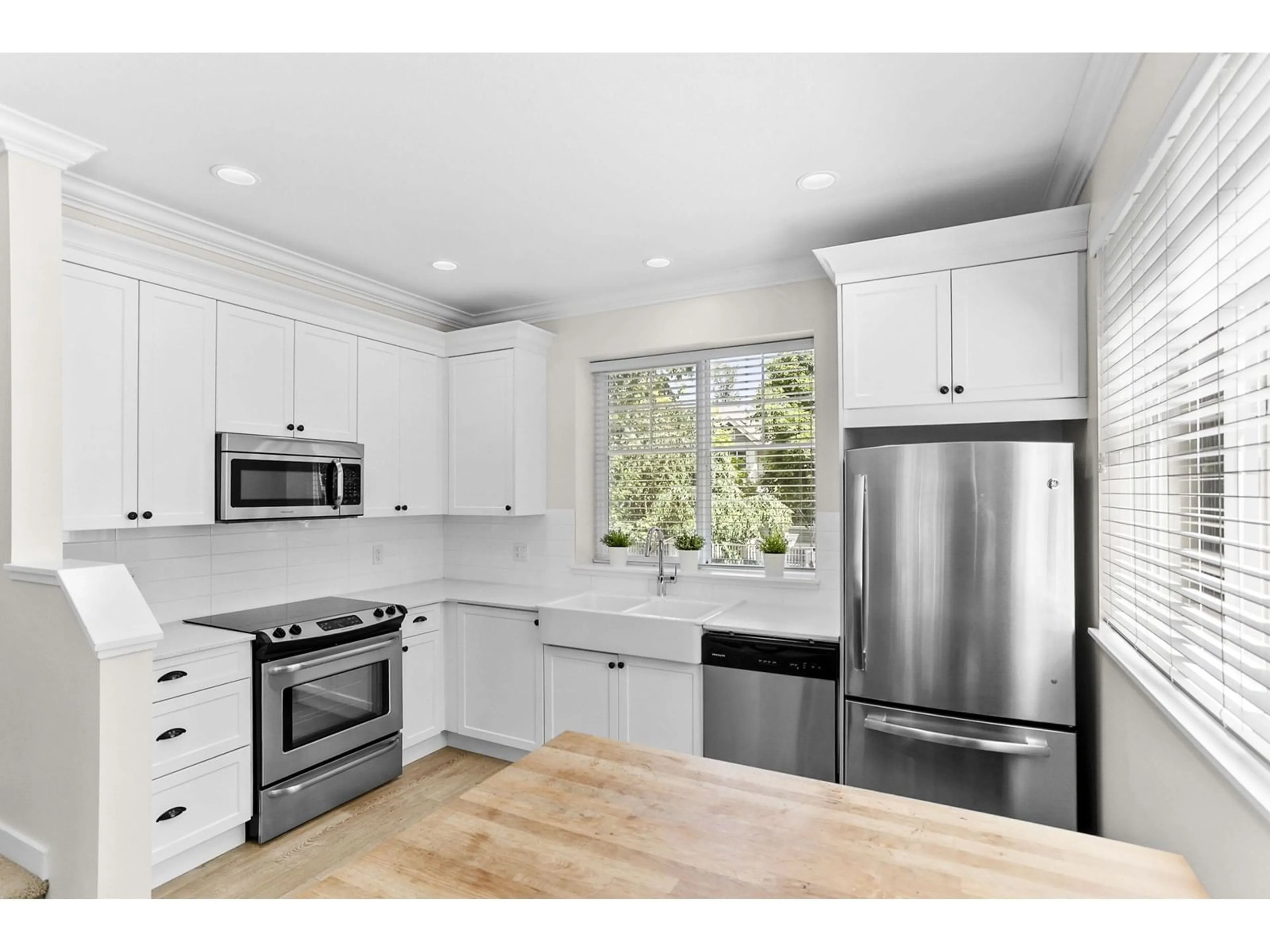 Open concept kitchen, unknown for 19 - 19128 65, Surrey British Columbia V4N6P2