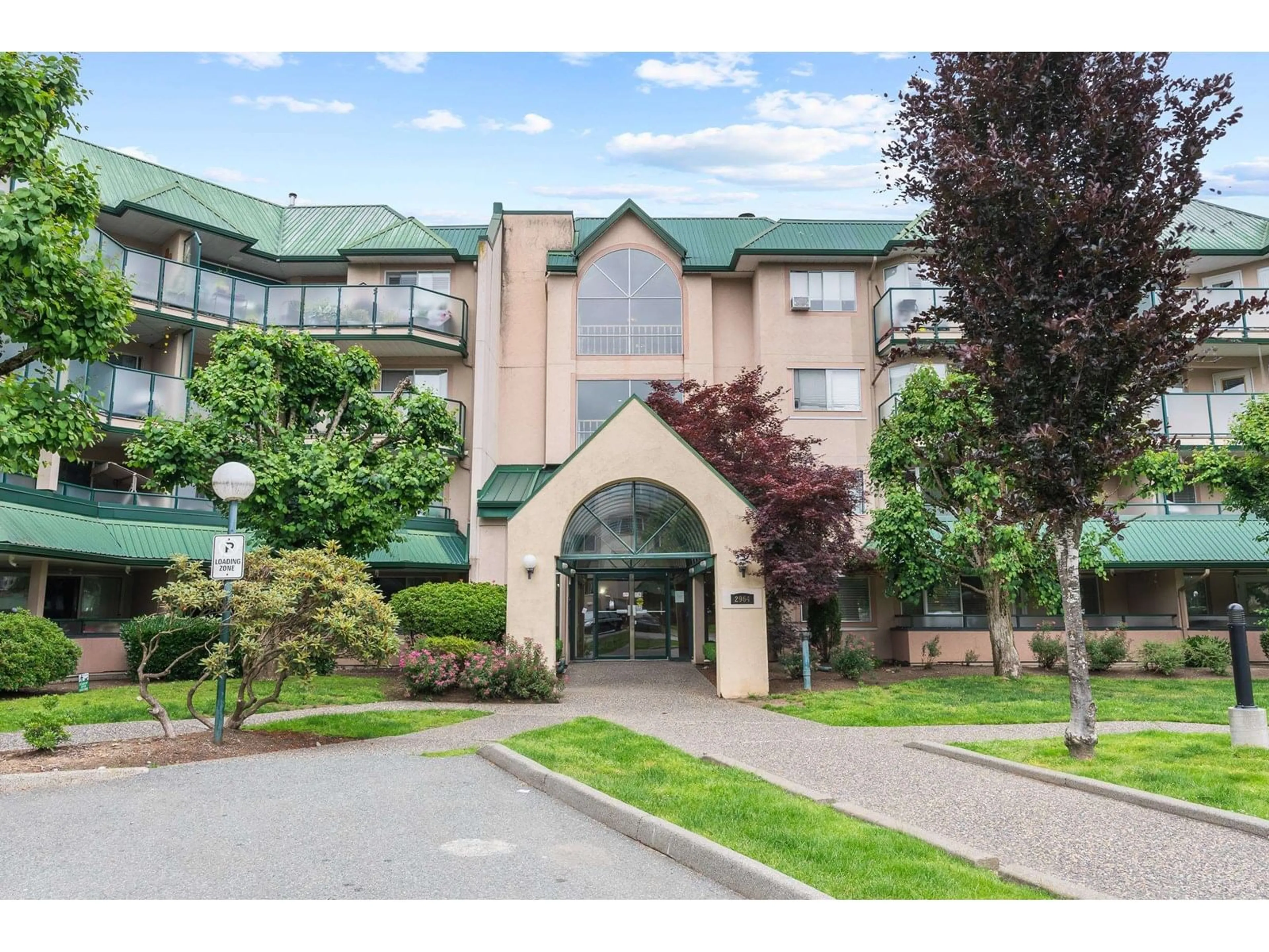 Indoor foyer for 317 - 2964 TRETHEWEY, Abbotsford British Columbia V2T6P4