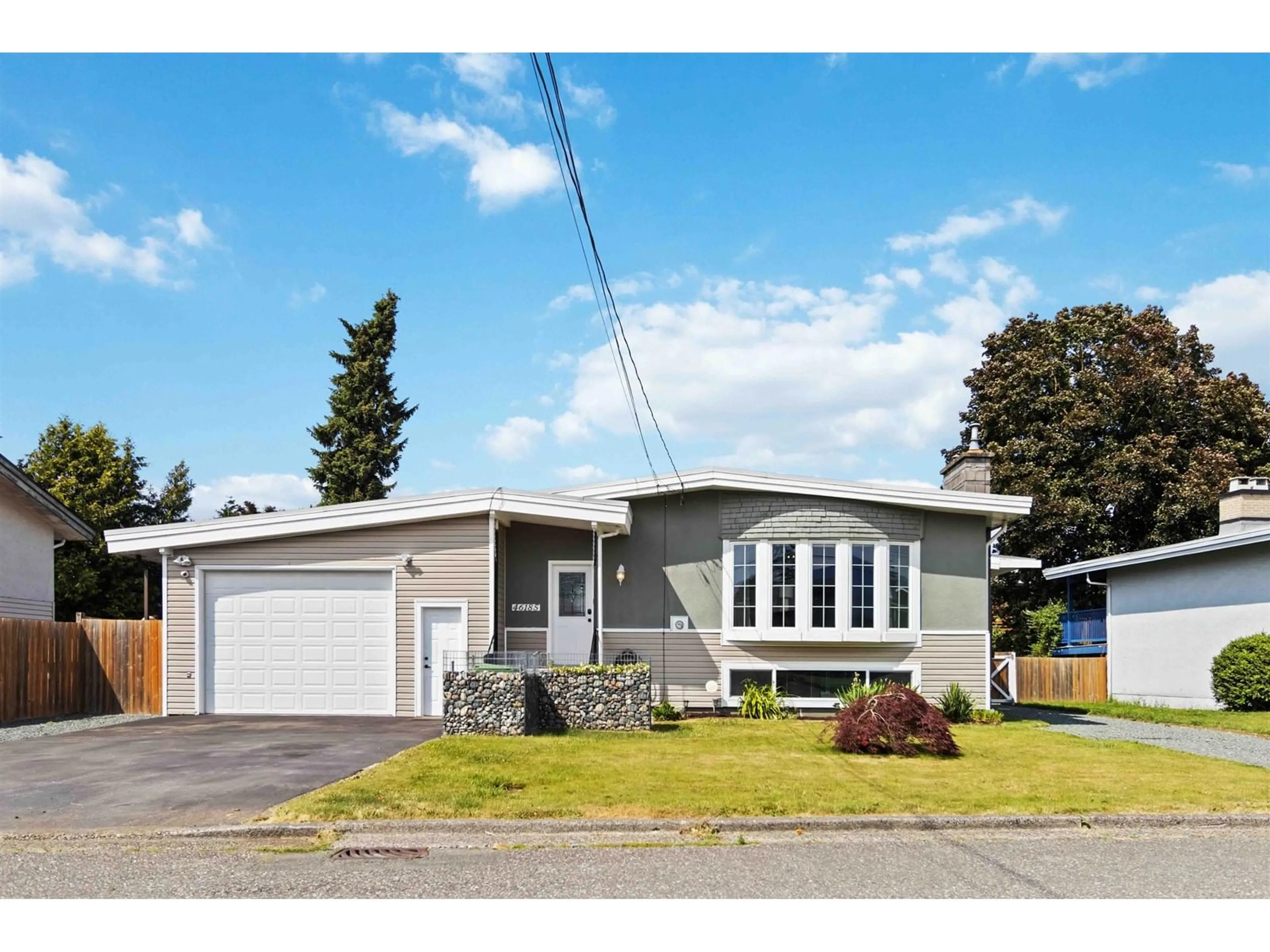 Home with vinyl exterior material, street for 46185 LARCH AVENUE, Chilliwack British Columbia V2P1E7