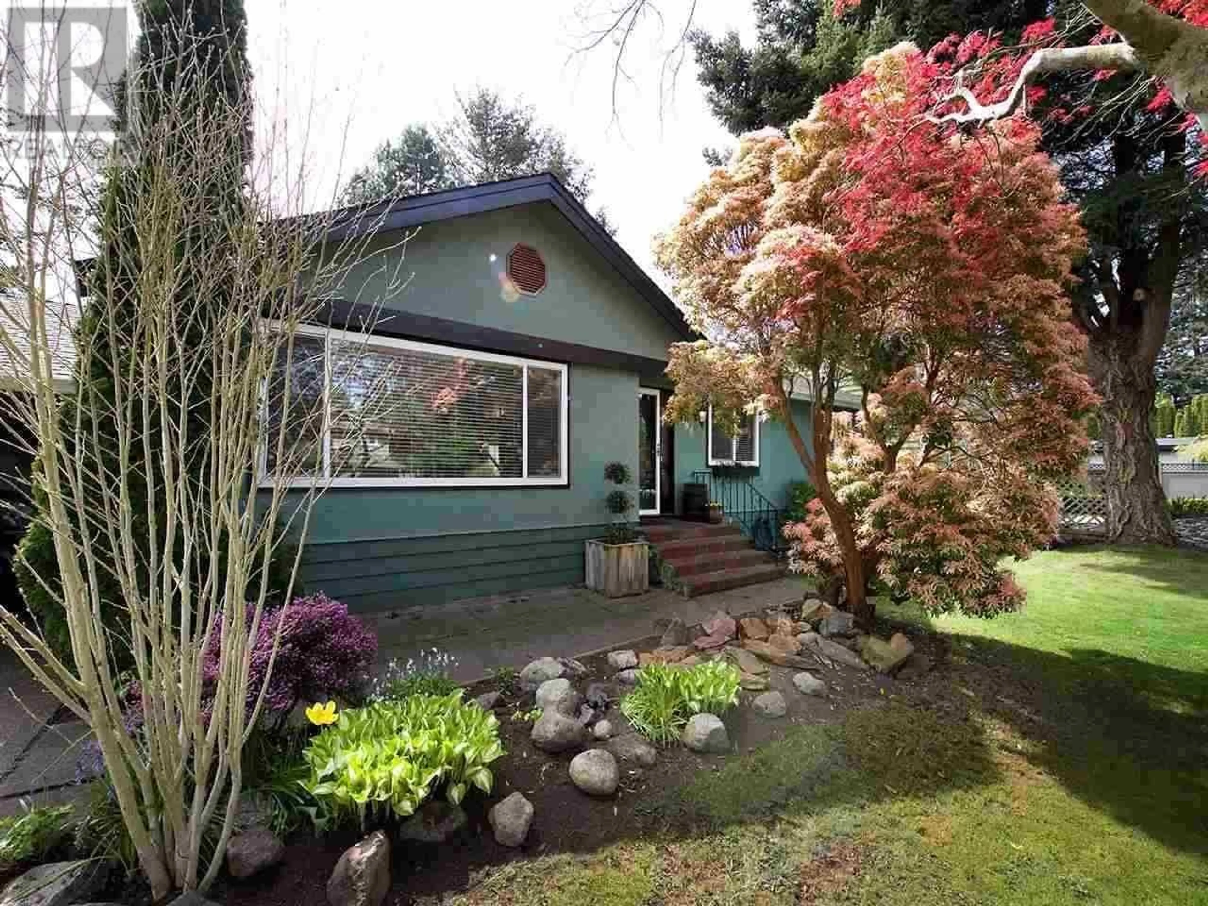 Home with vinyl exterior material, street for 5280 1 AVENUE, Delta British Columbia V4M1B7