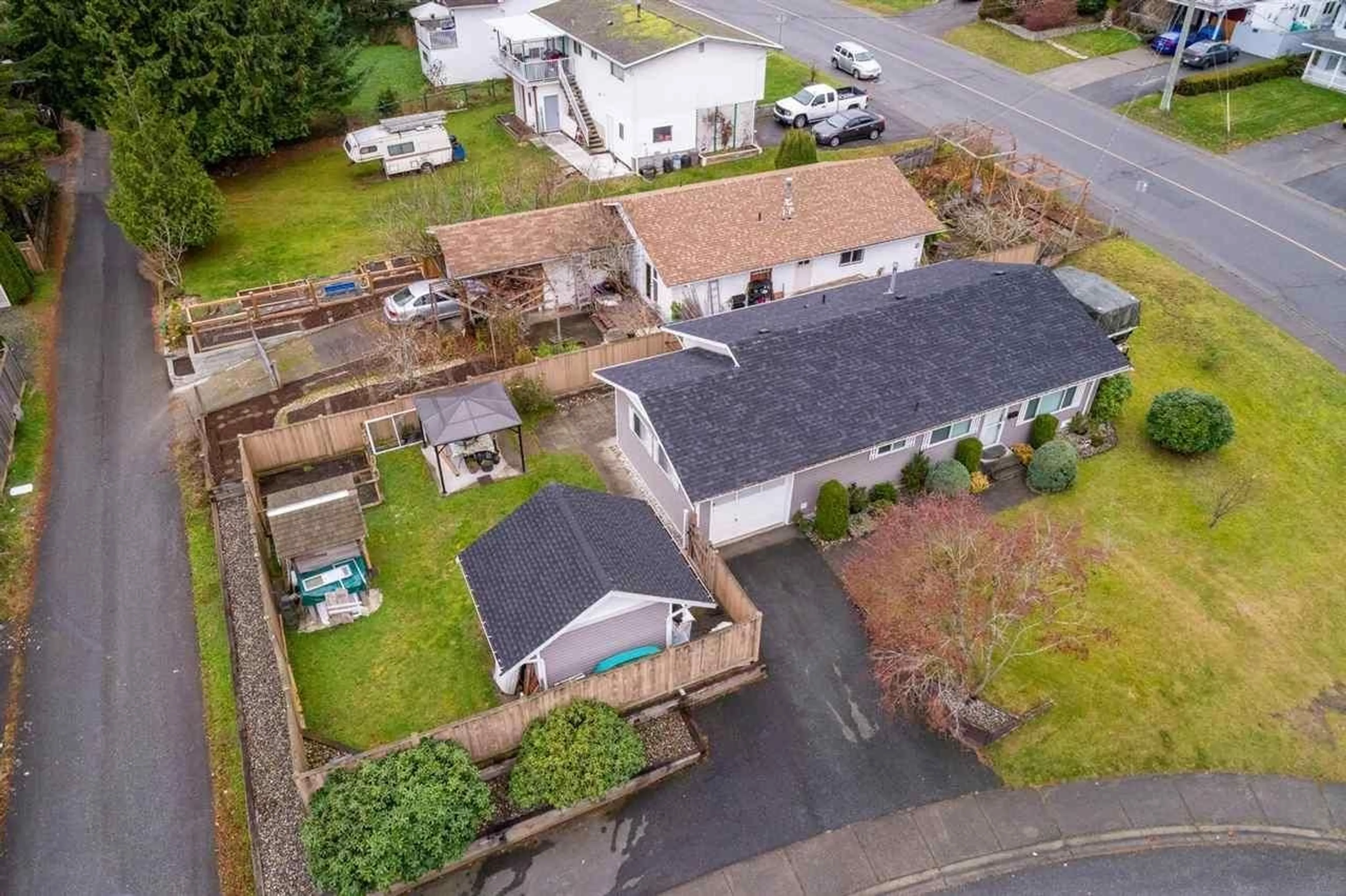 A pic from outside/outdoor area/front of a property/back of a property/a pic from drone, street for 8183 PHILBERT, Mission British Columbia V2V5N1
