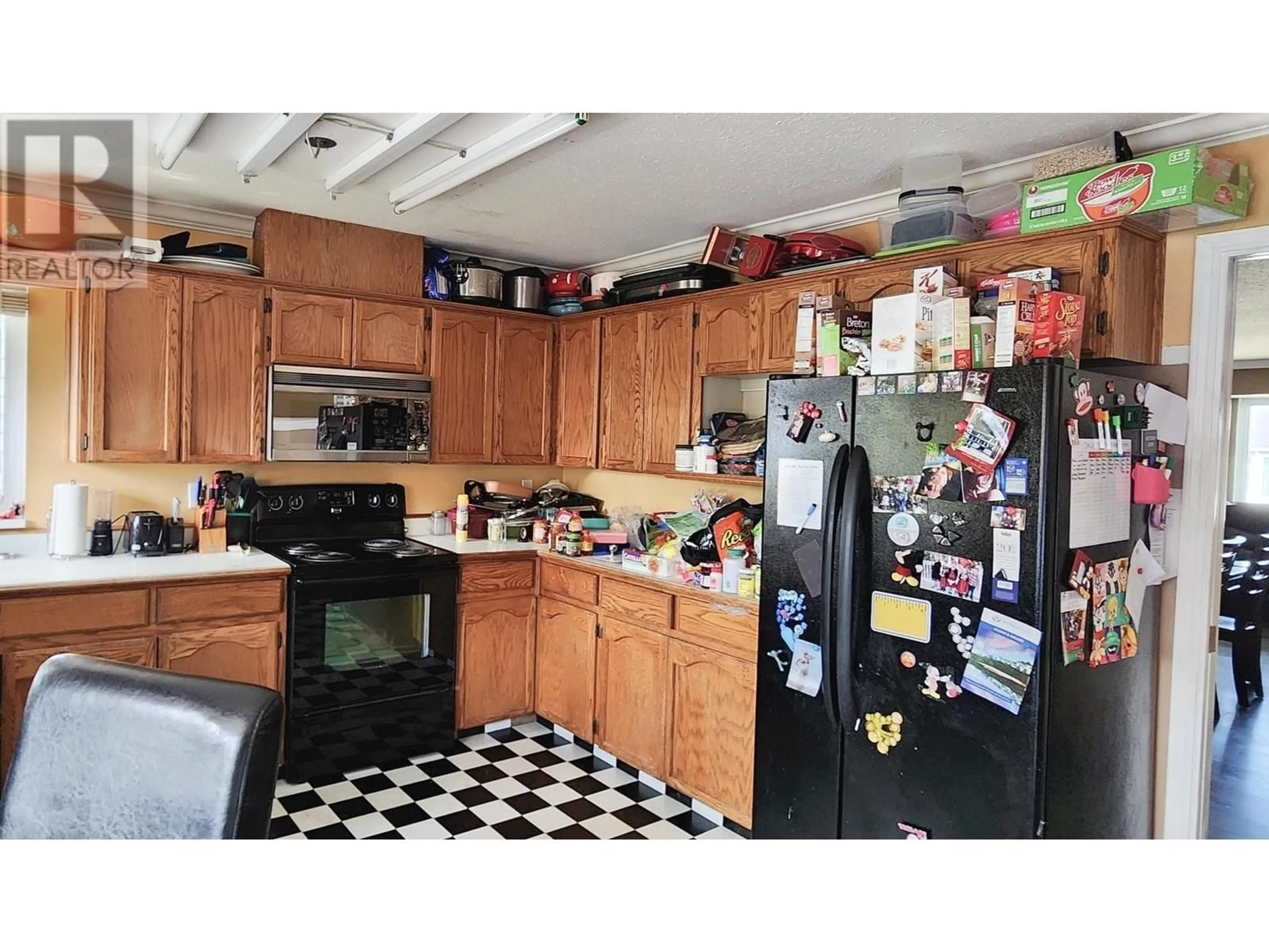 Standard kitchen, ceramic/tile floor for 20270 STANTON AVENUE, Maple Ridge British Columbia V2X9A5