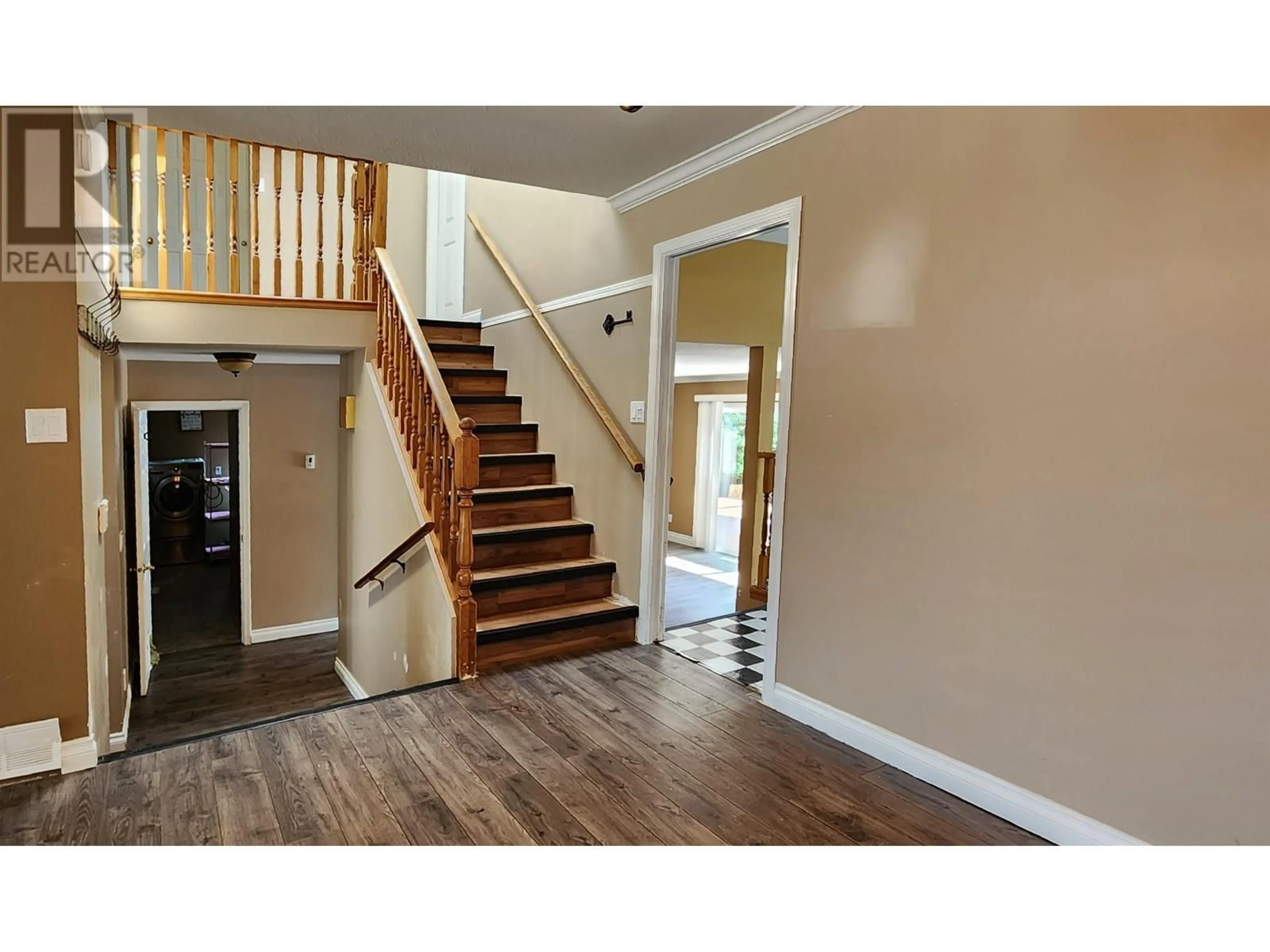 Indoor entryway for 20270 STANTON AVENUE, Maple Ridge British Columbia V2X9A5