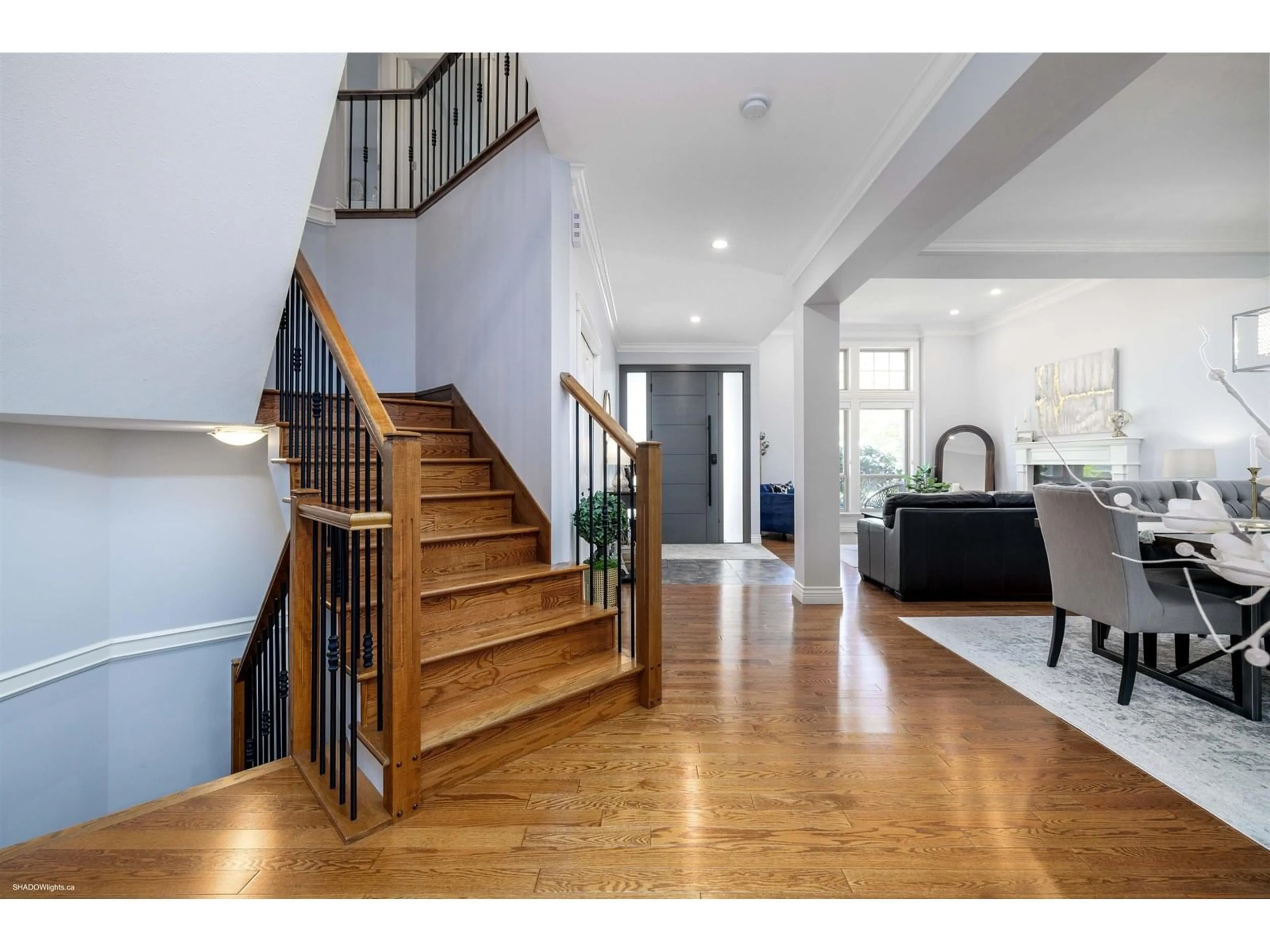 Indoor entryway for 12070 59, Surrey British Columbia V3X3L3