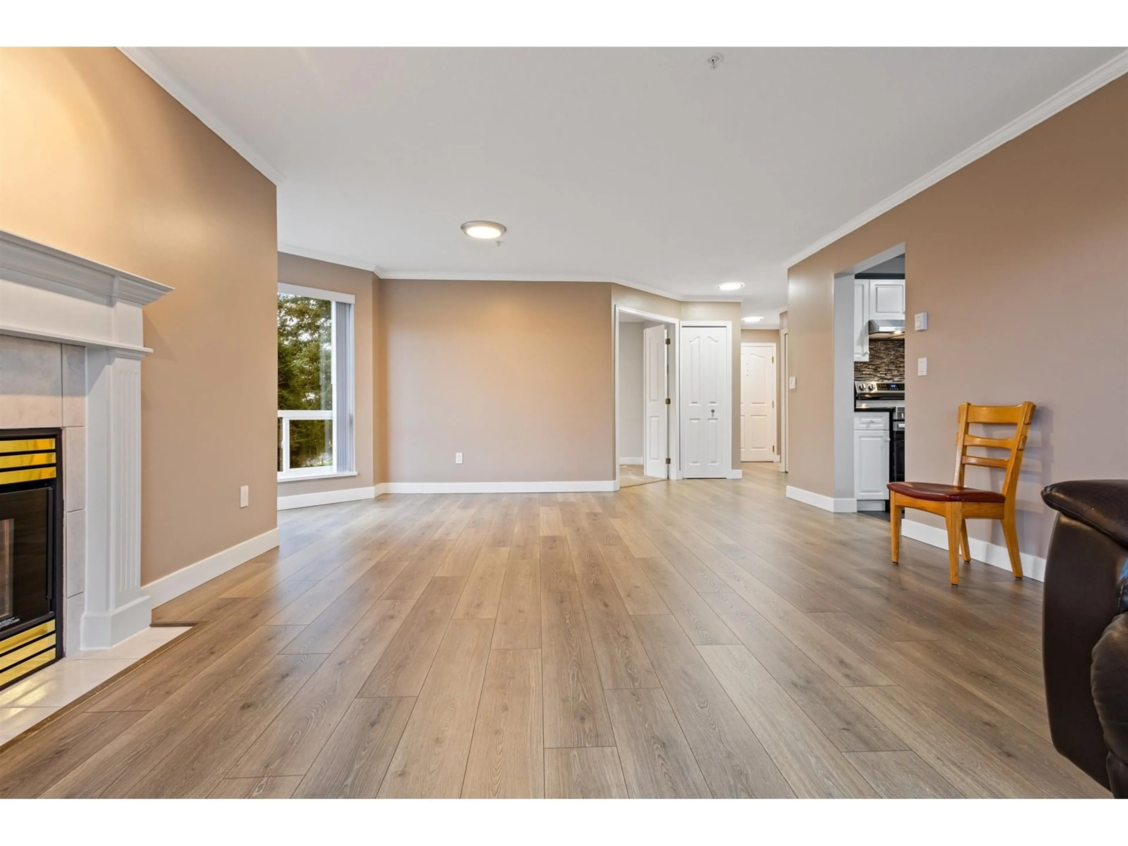 Indoor foyer for 206 - 32120 MT WADDINGTON, Abbotsford British Columbia V2T2E8