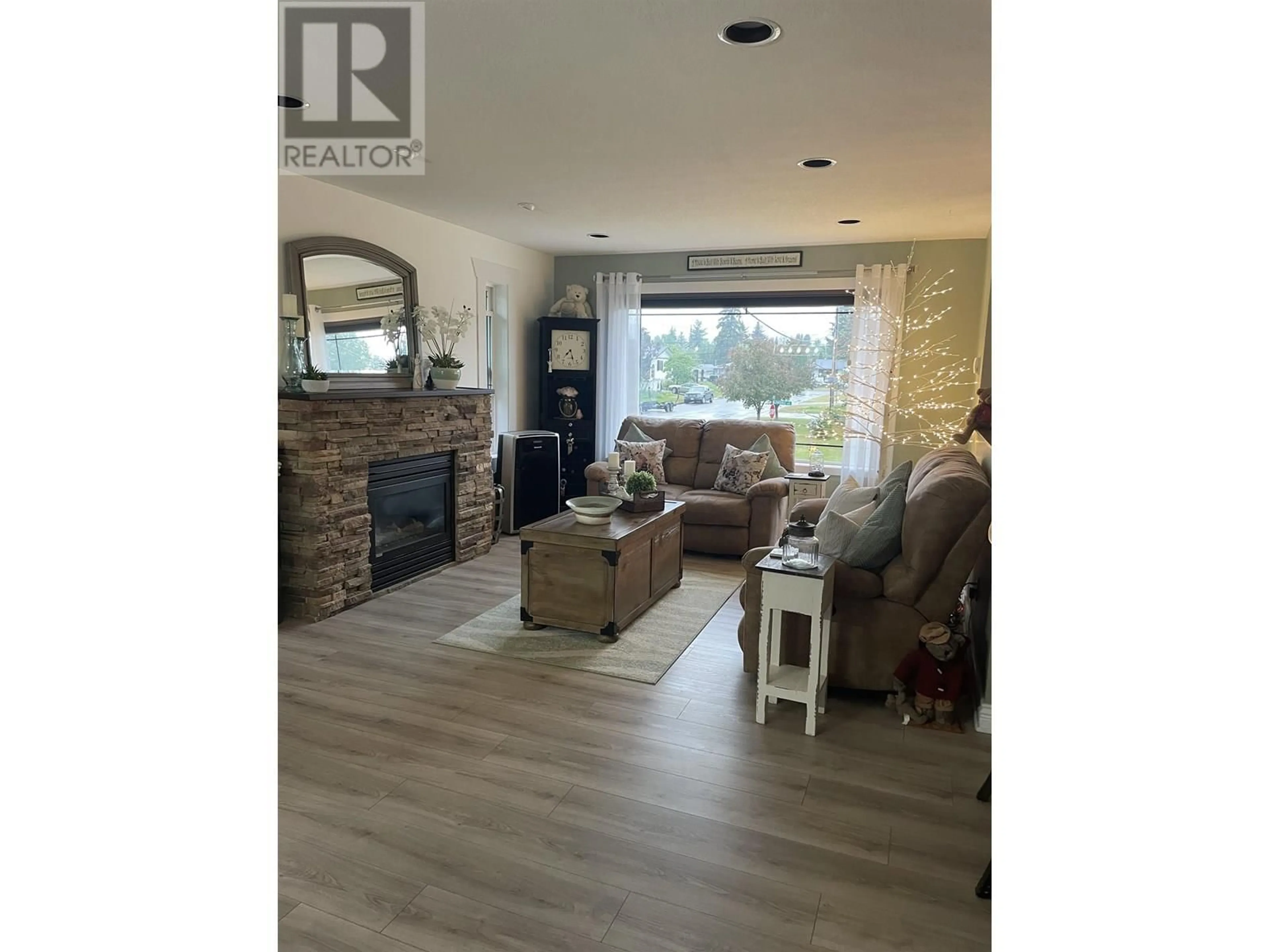 Living room with furniture, wood/laminate floor for 2894 LONSDALE STREET, Prince George British Columbia V2L4X9