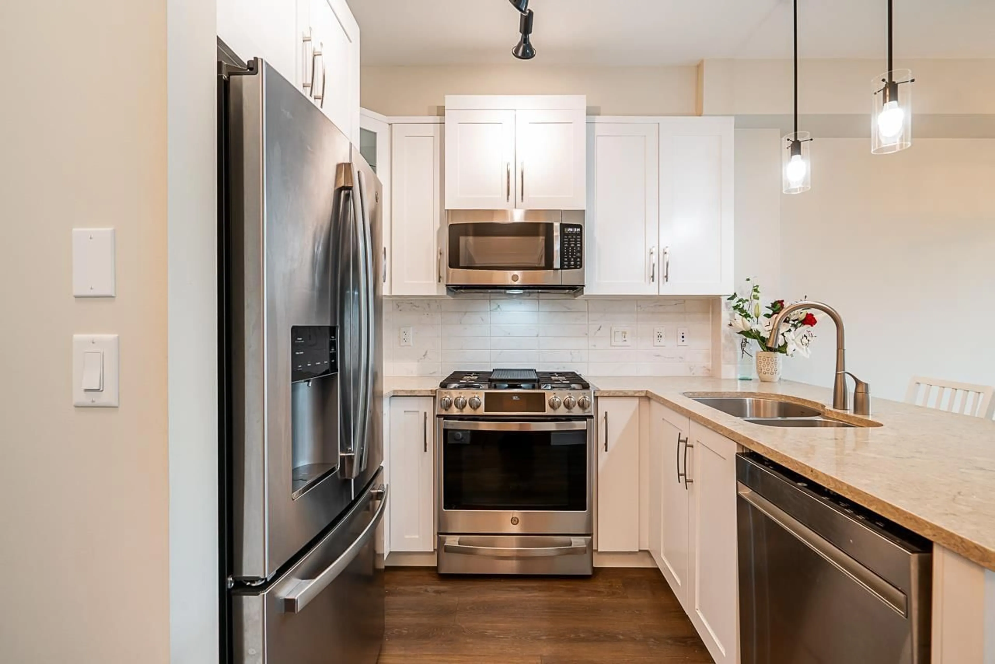 Unknown for 425 - 11077 RAVINE, Surrey British Columbia V3T0R7