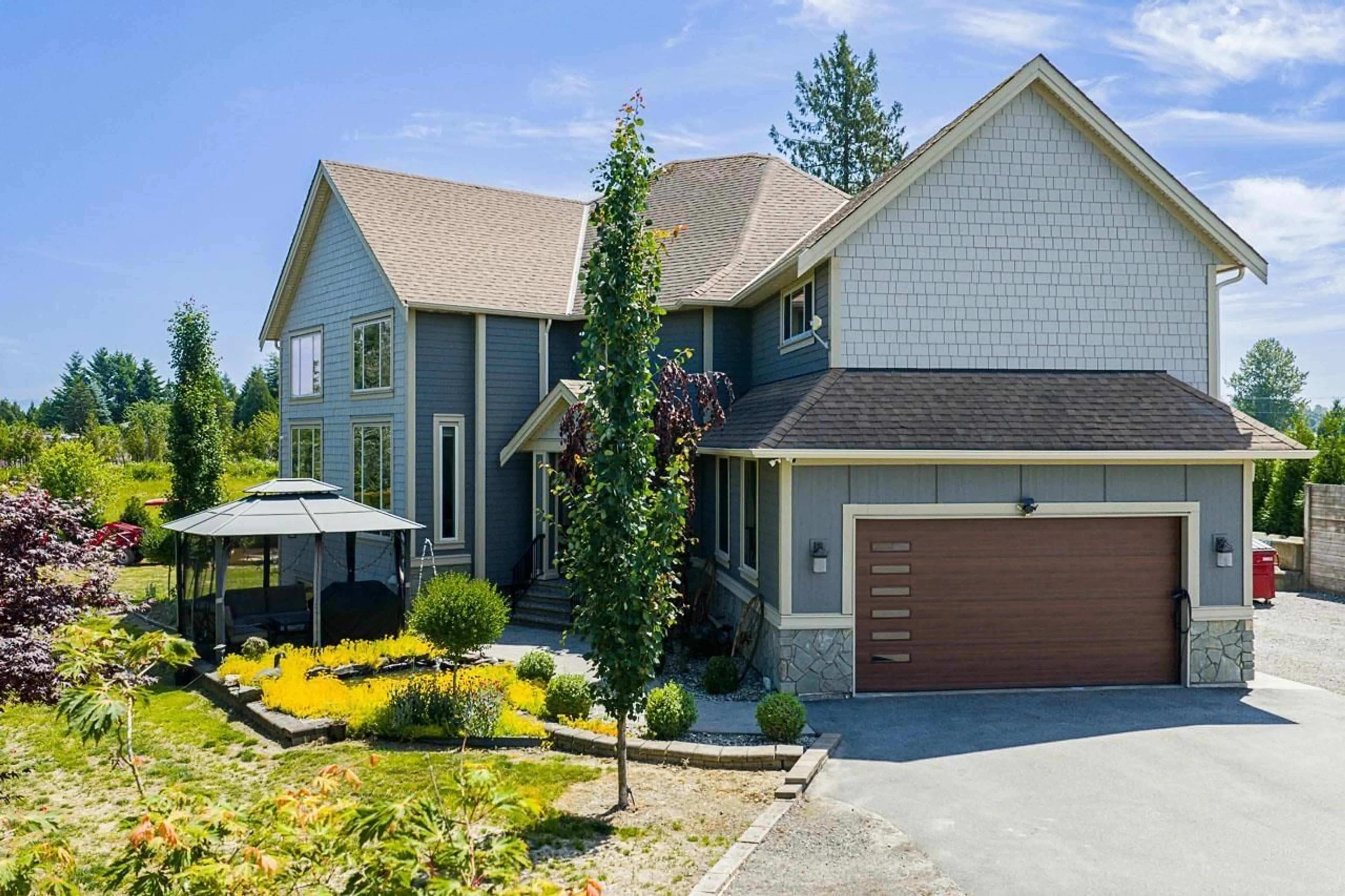 A pic from outside/outdoor area/front of a property/back of a property/a pic from drone, street for 27562 48, Langley British Columbia V4W0A3