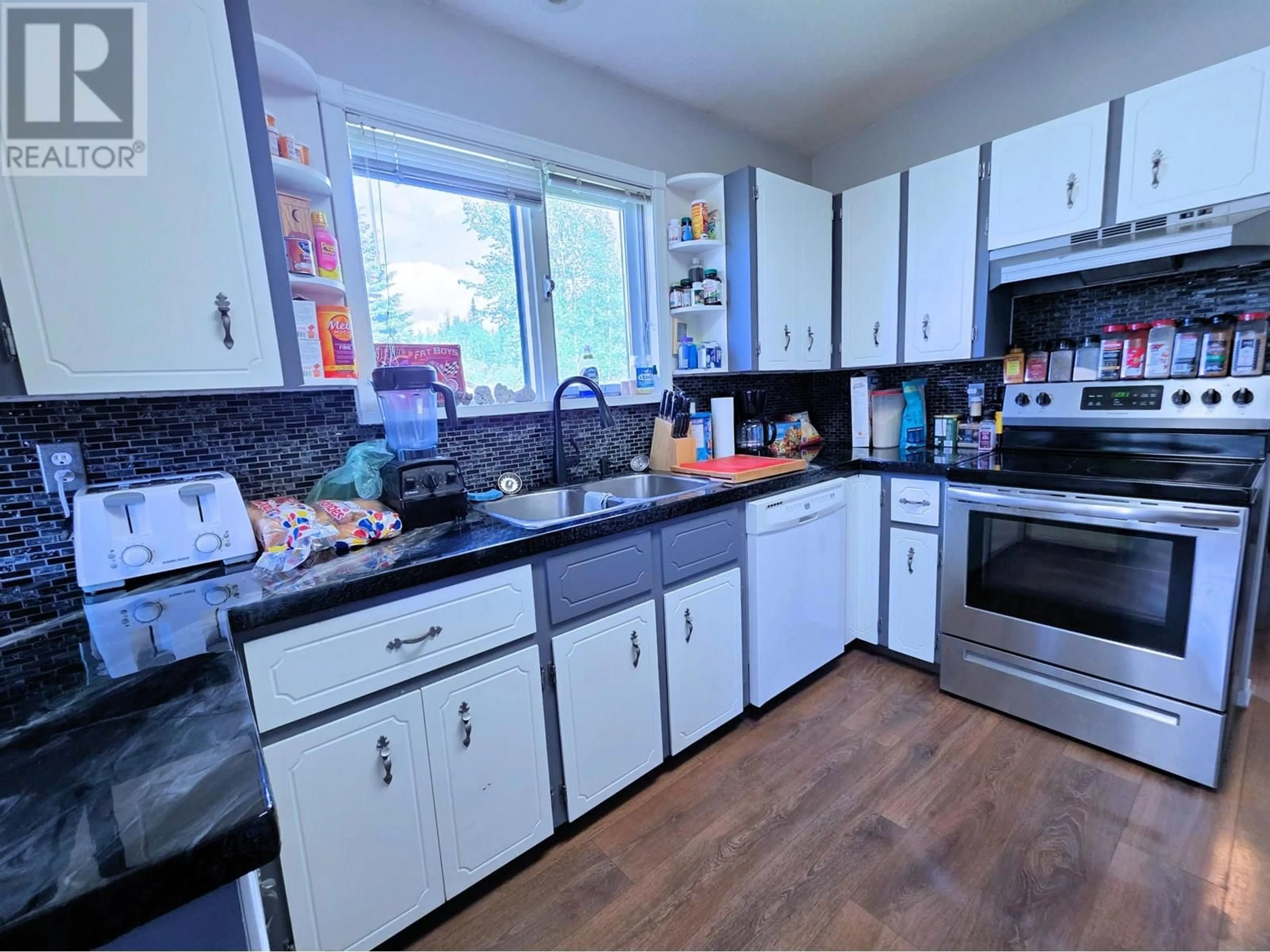 Standard kitchen, unknown for 29170 CHIEF LAKE ROAD, Prince George British Columbia V2K5L3