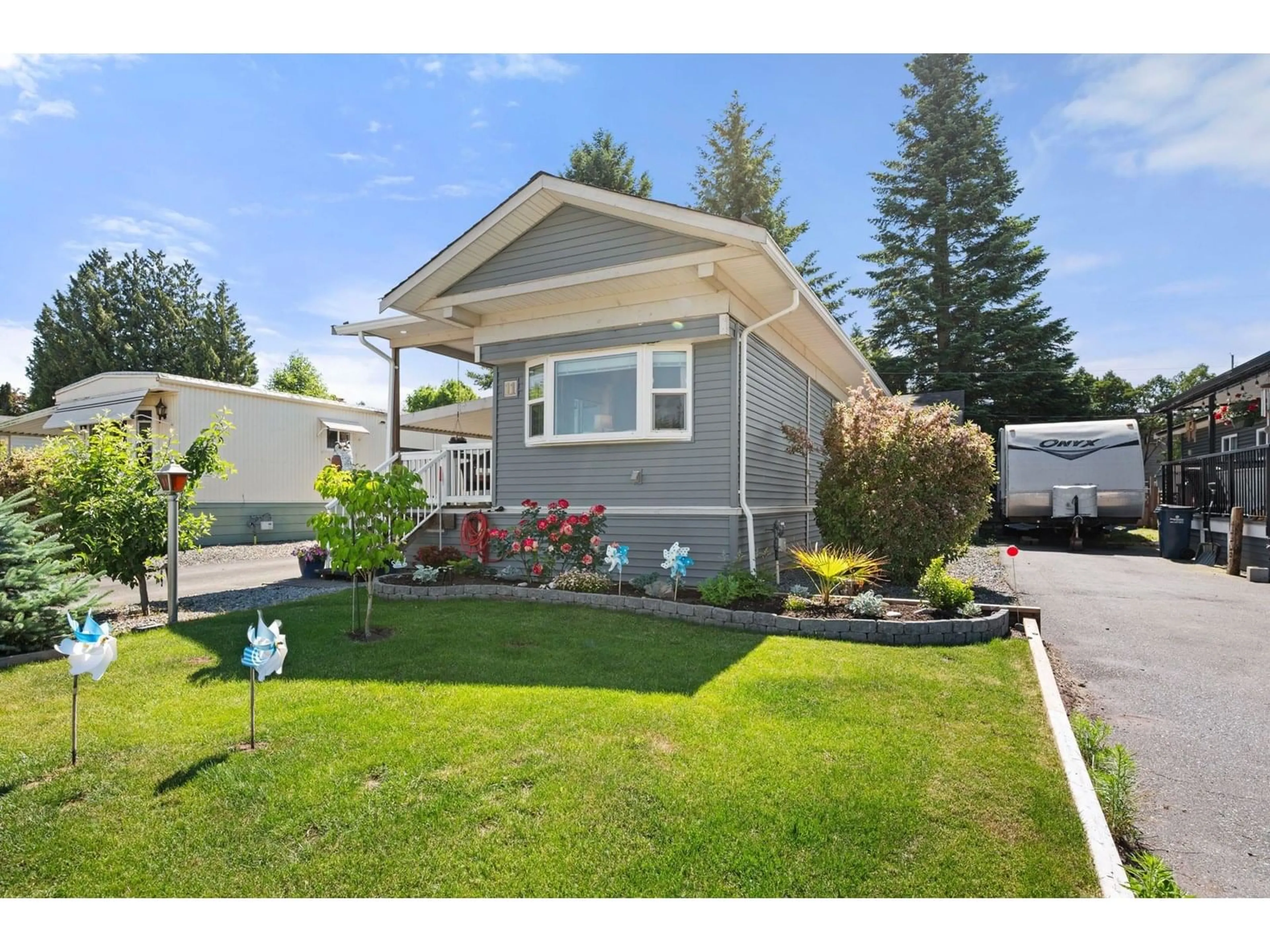 Home with vinyl exterior material, street for 11 - 31313 LIVINGSTONE, Abbotsford British Columbia V2T4T1
