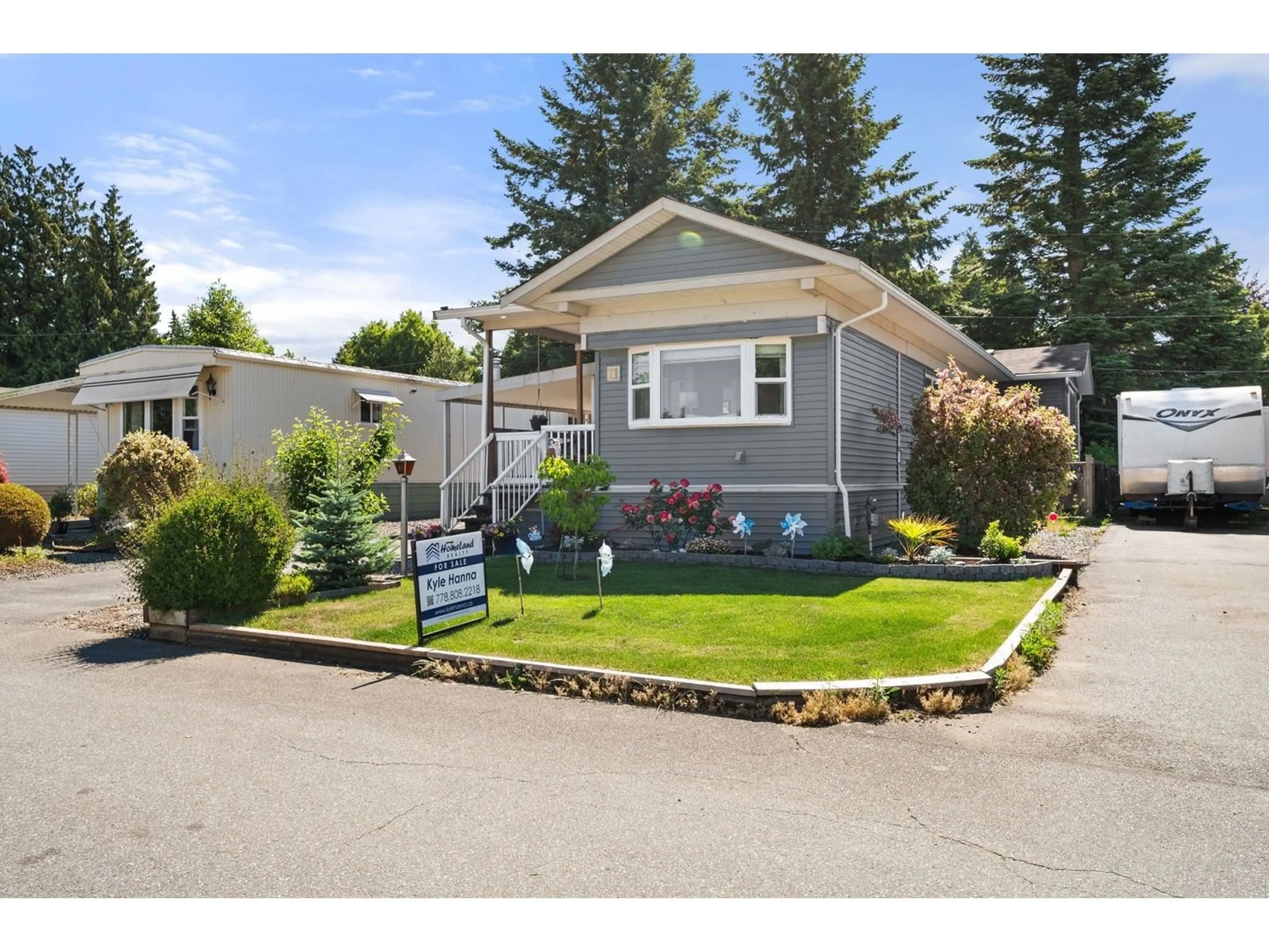 Home with vinyl exterior material, street for 11 - 31313 LIVINGSTONE, Abbotsford British Columbia V2T4T1