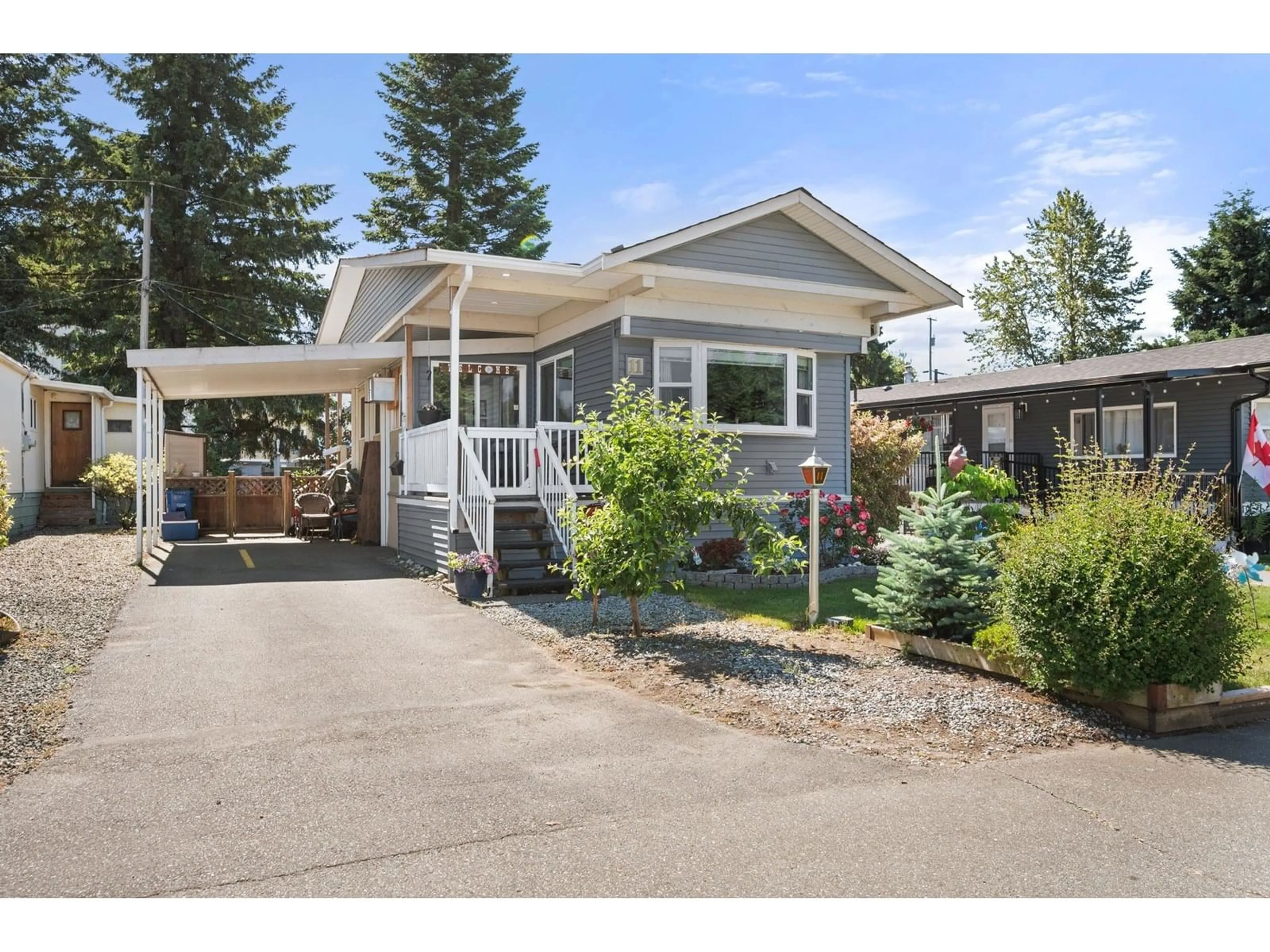 Home with vinyl exterior material, street for 11 - 31313 LIVINGSTONE, Abbotsford British Columbia V2T4T1