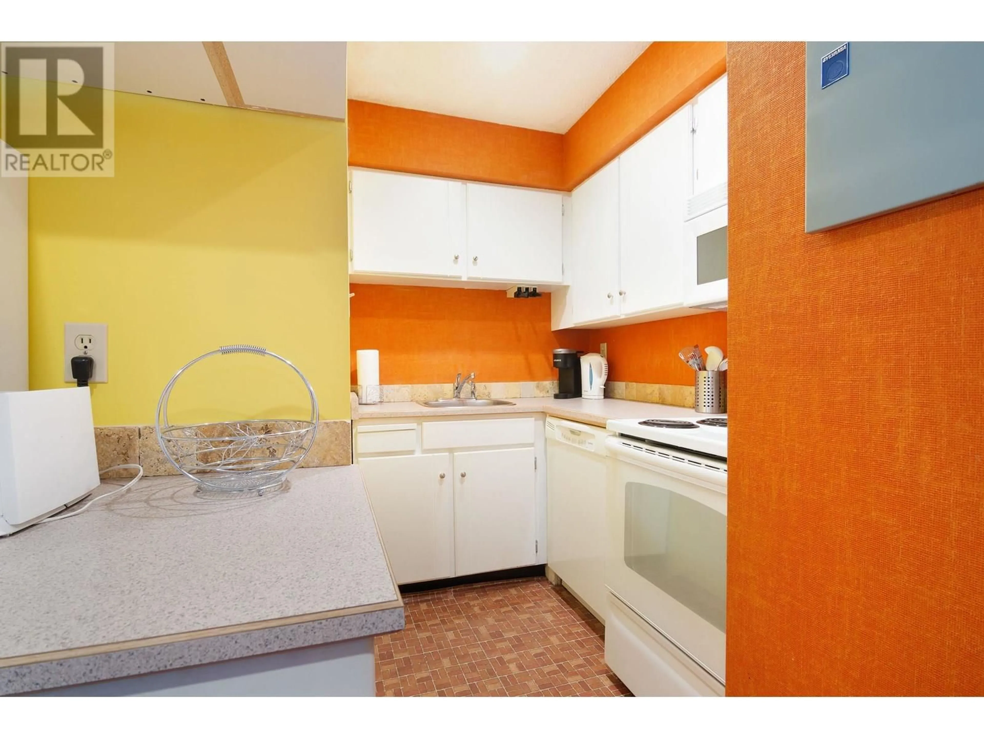 Standard kitchen, unknown for B102 - 1400 ALTA LAKE ROAD, Whistler British Columbia V8E0G9