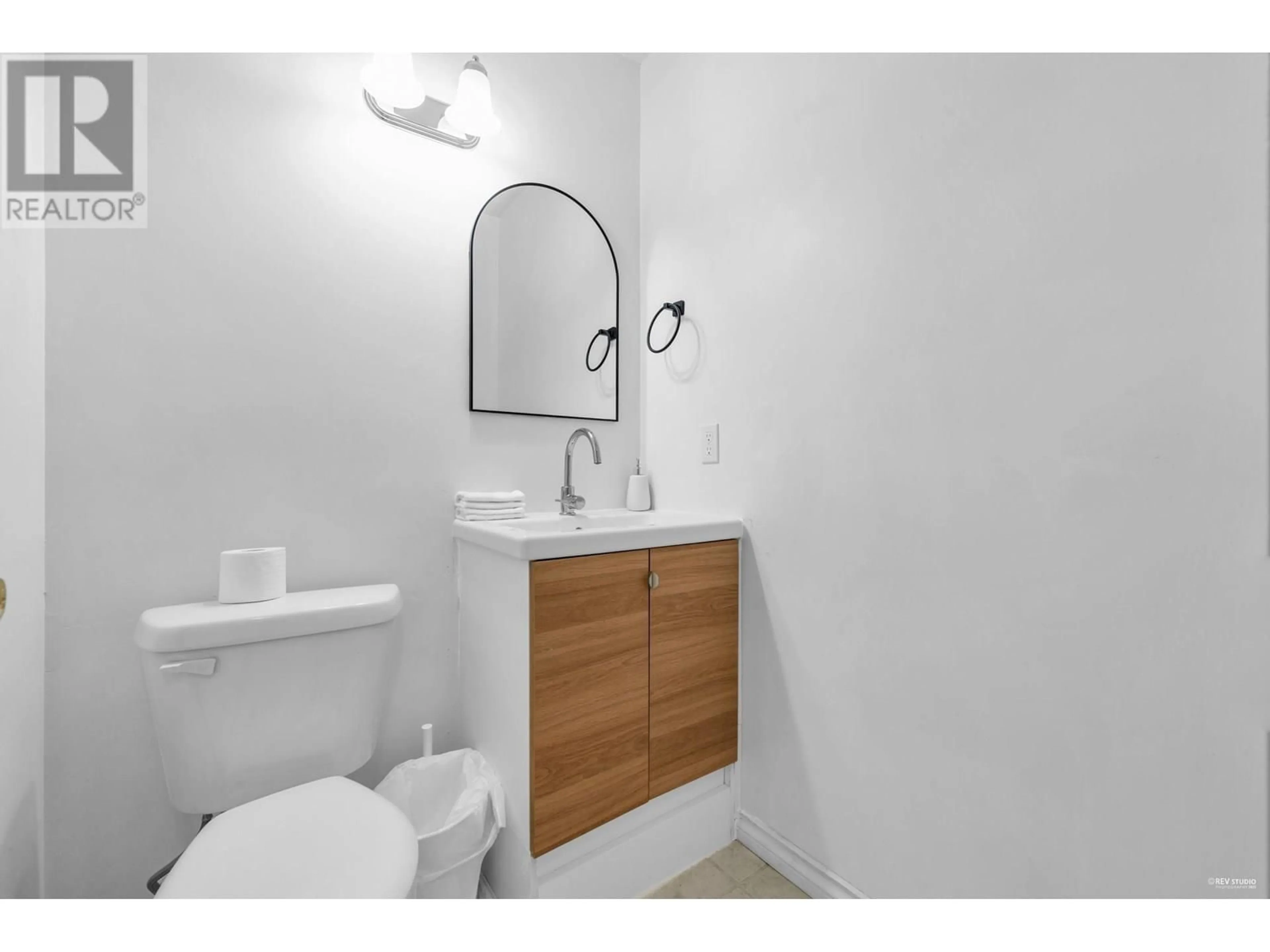 Standard bathroom, unknown for 9220 LAKA DRIVE, Richmond British Columbia V7E5X5